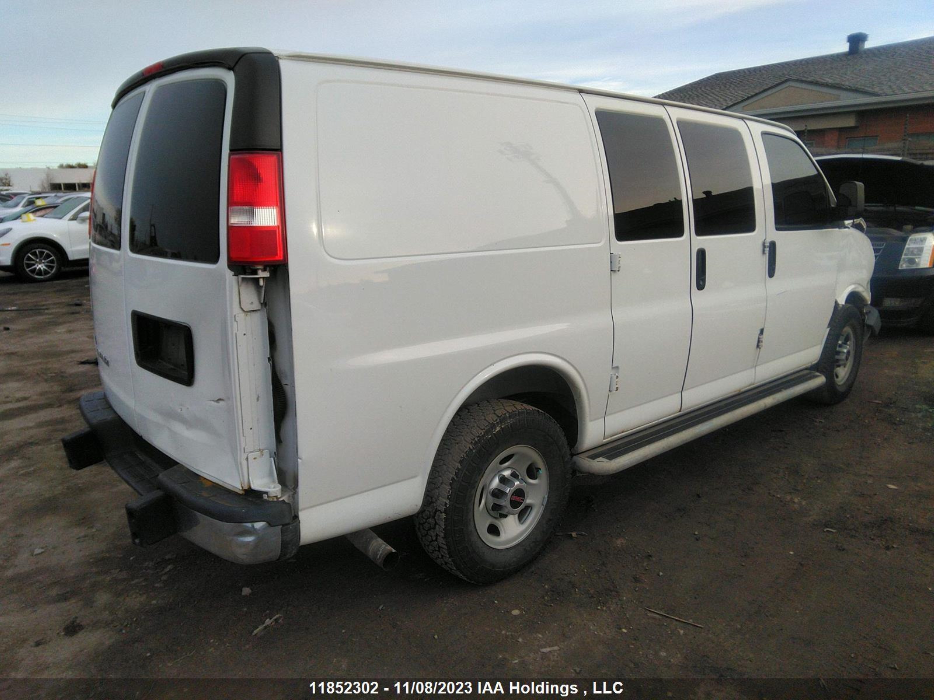 Photo 3 VIN: 1GTW7AFF0H1156228 - GMC SAVANA 