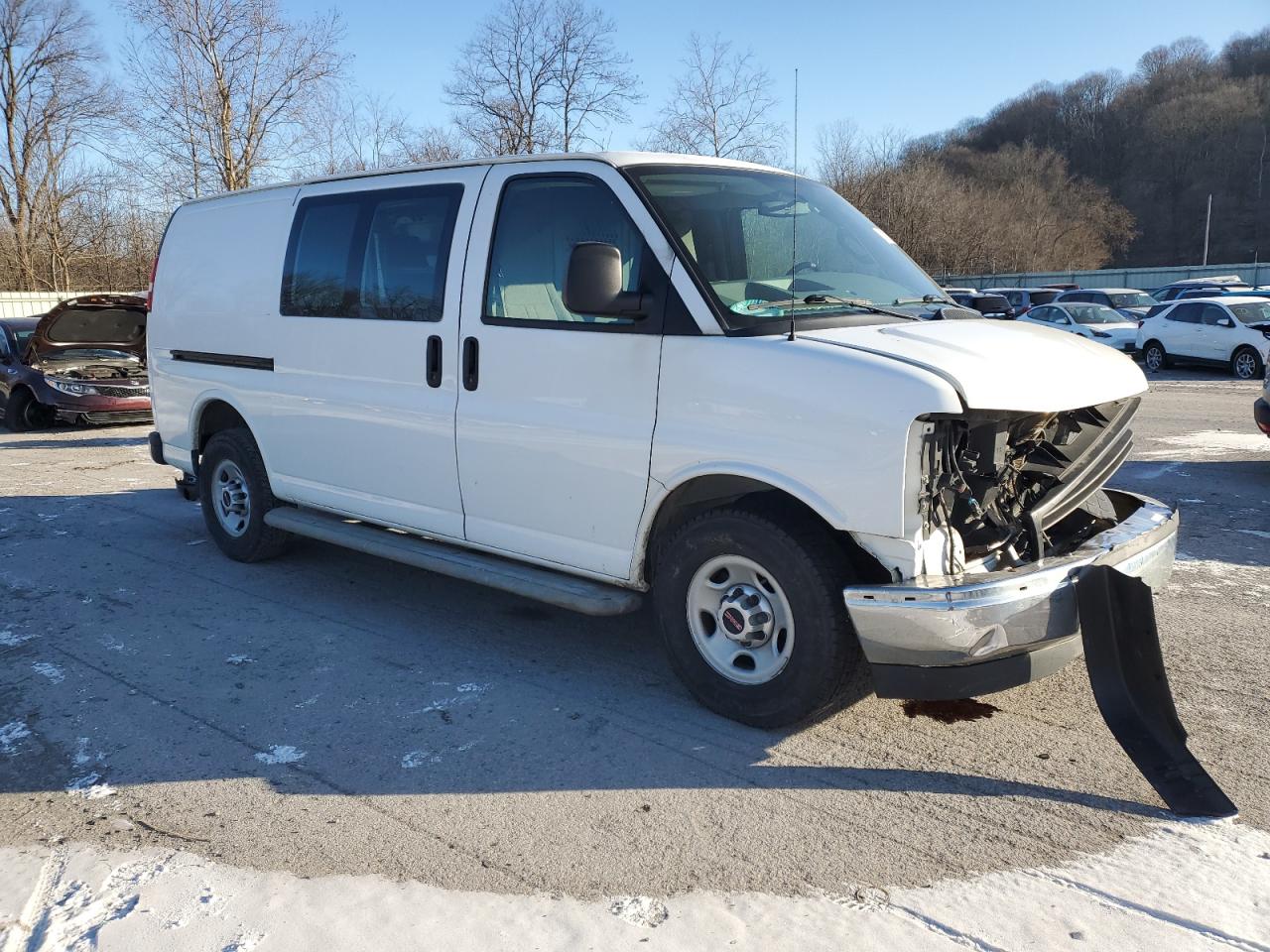 Photo 3 VIN: 1GTW7AFF0H1914424 - GMC SAVANA 