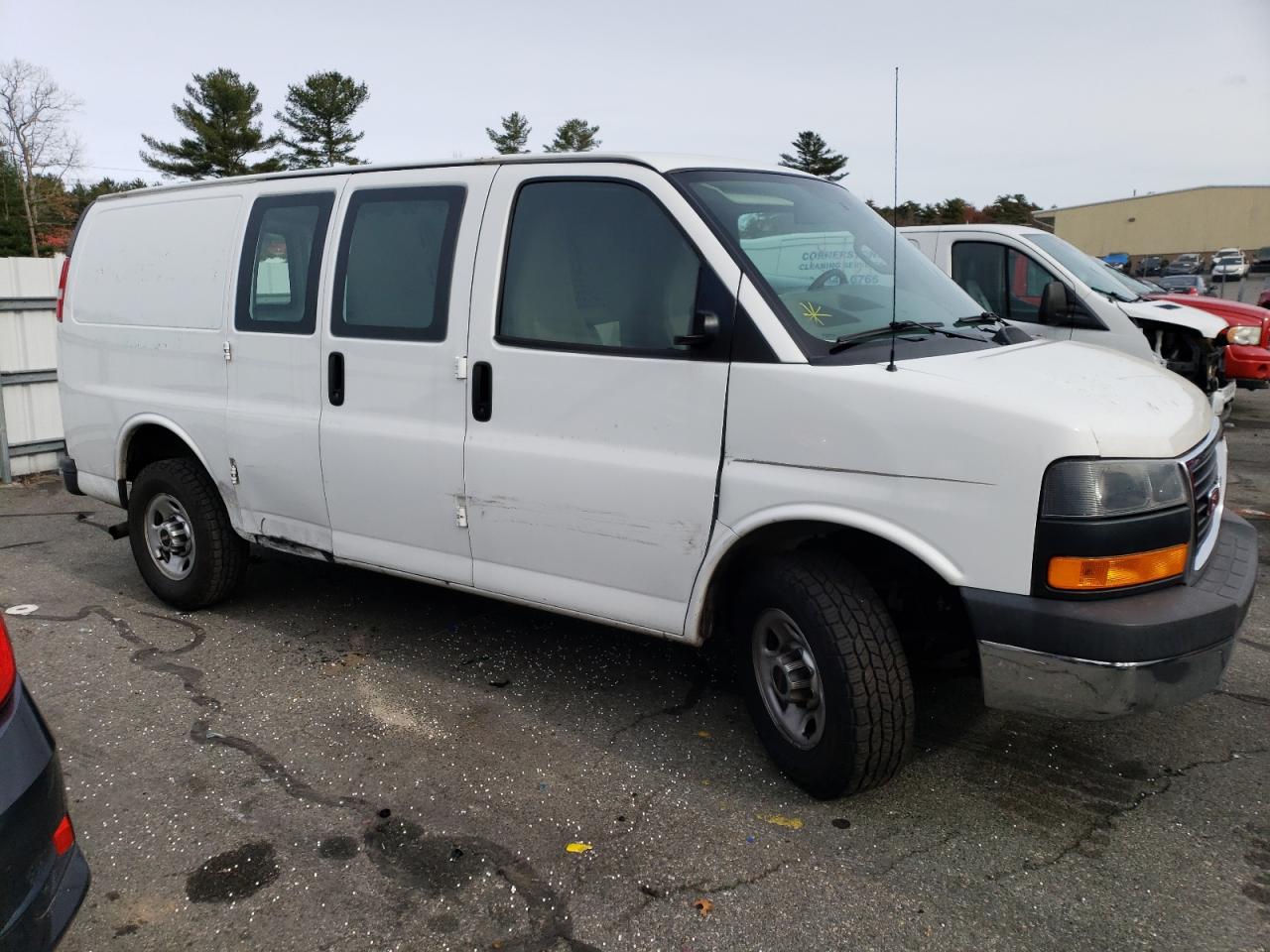 Photo 3 VIN: 1GTW7AFF1G1903589 - GMC SAVANA 