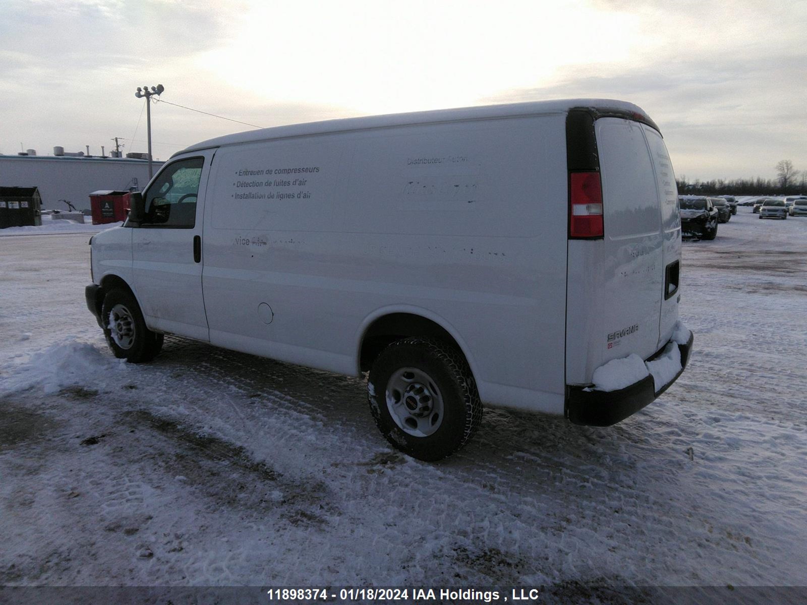 Photo 2 VIN: 1GTW7AFF7H1235136 - GMC SAVANA 