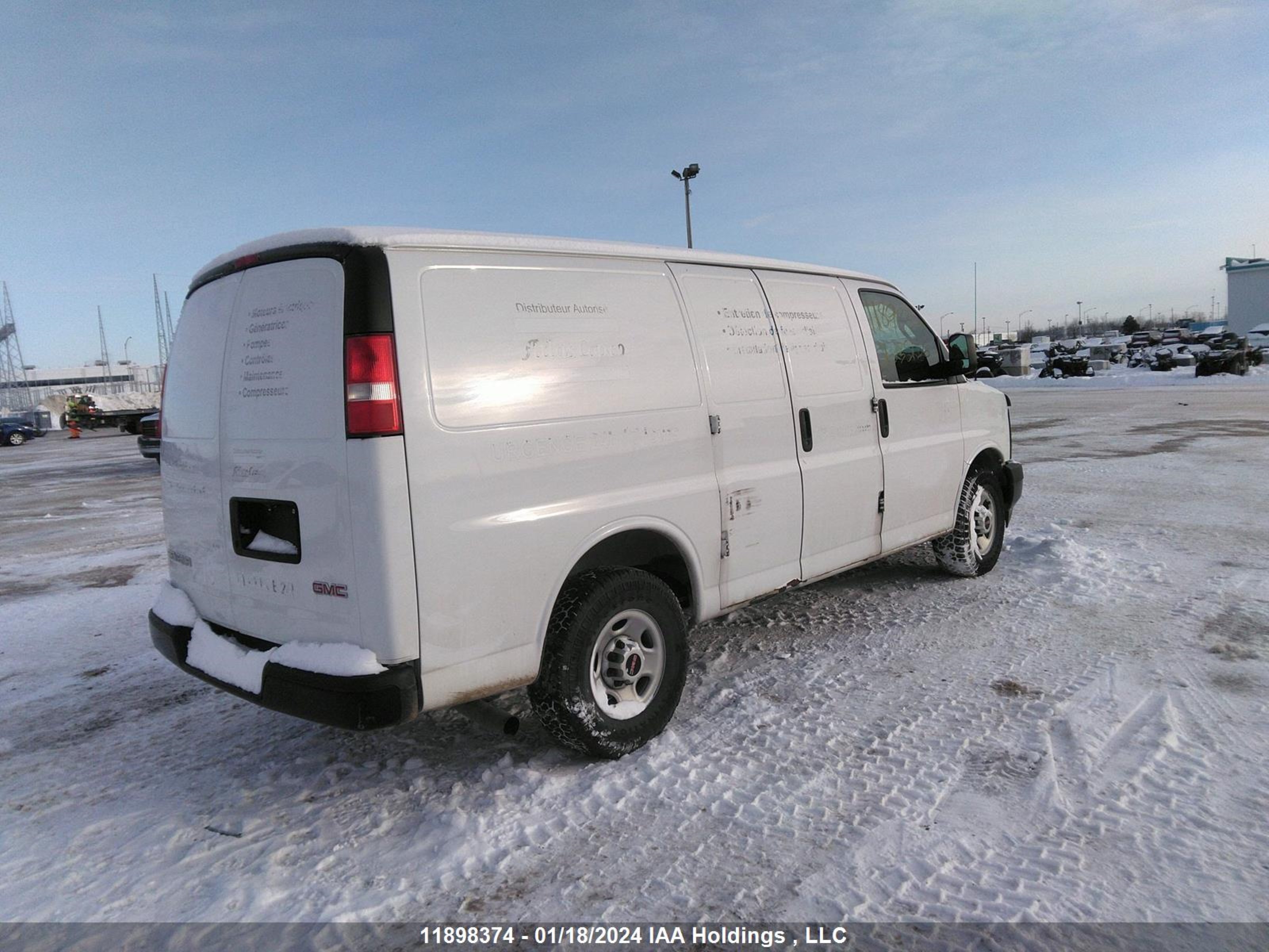 Photo 3 VIN: 1GTW7AFF7H1235136 - GMC SAVANA 