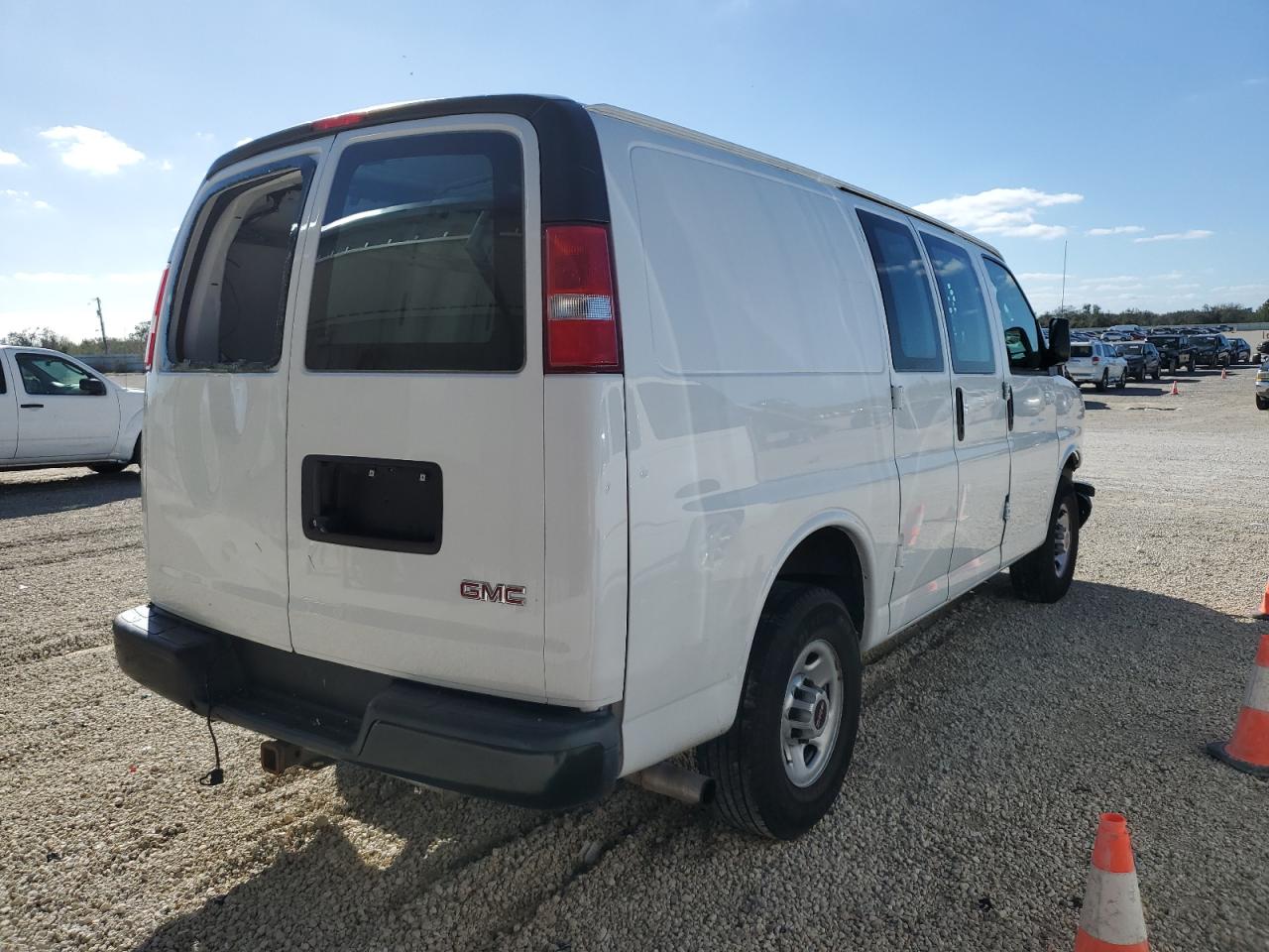 Photo 2 VIN: 1GTW7AFG0K1191089 - GMC SAVANA 