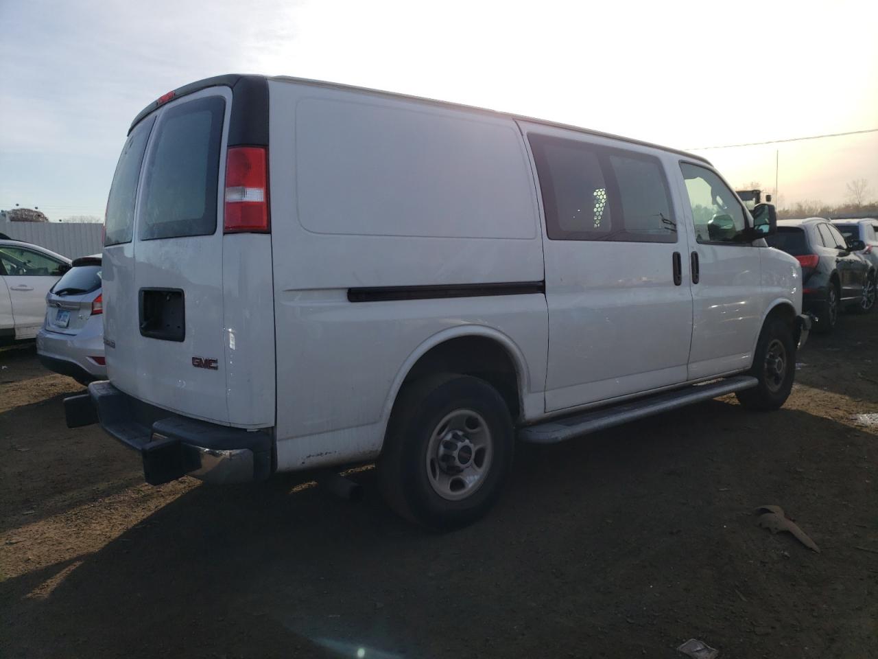 Photo 2 VIN: 1GTW7AFG0L1181759 - GMC SAVANA 