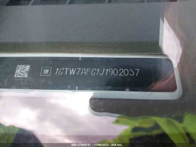 Photo 8 VIN: 1GTW7AFG1J1902037 - GMC SAVANA CARGO VAN 