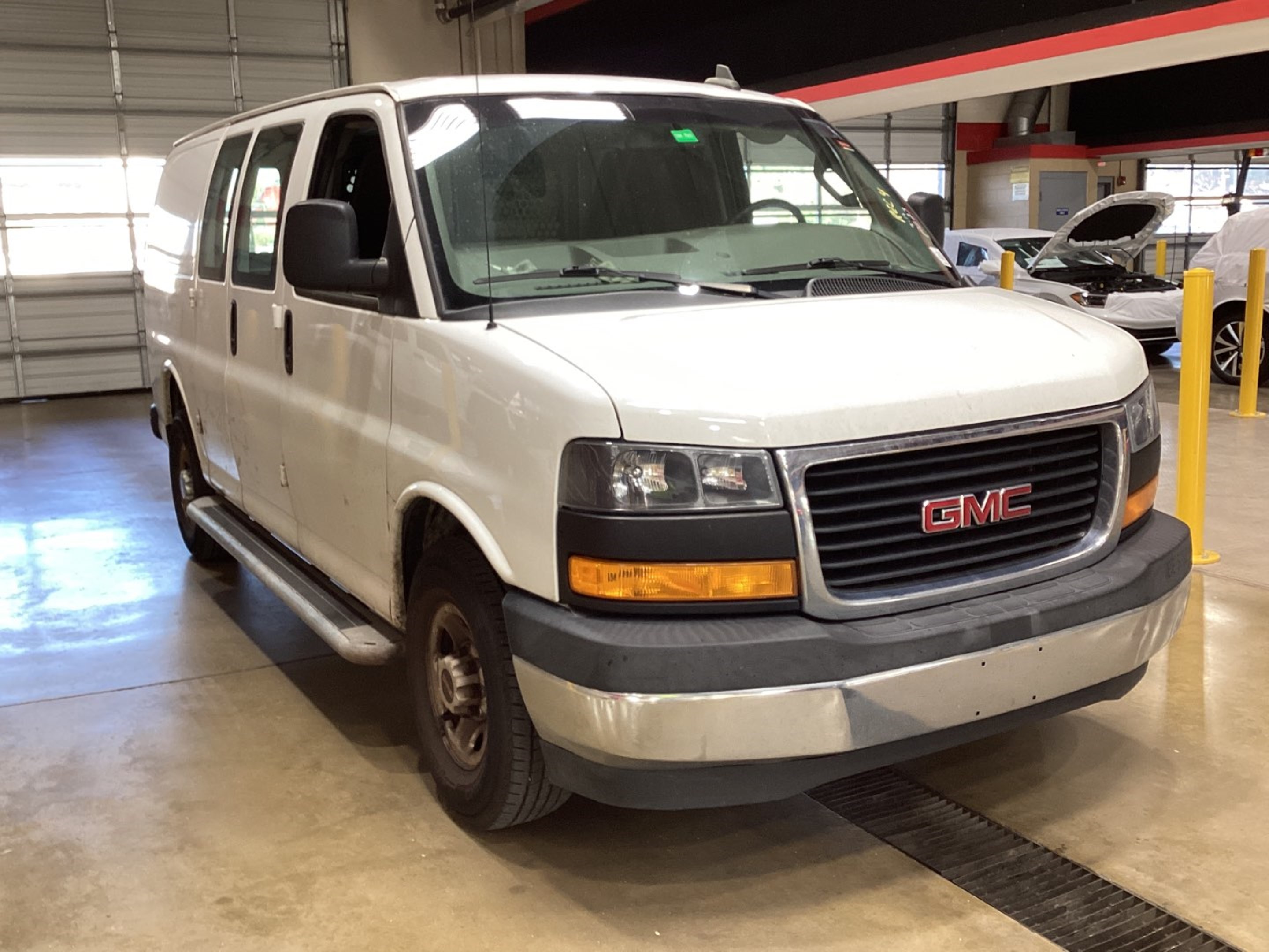 Photo 9 VIN: 1GTW7AFG1K1367275 - GMC SAVANA 