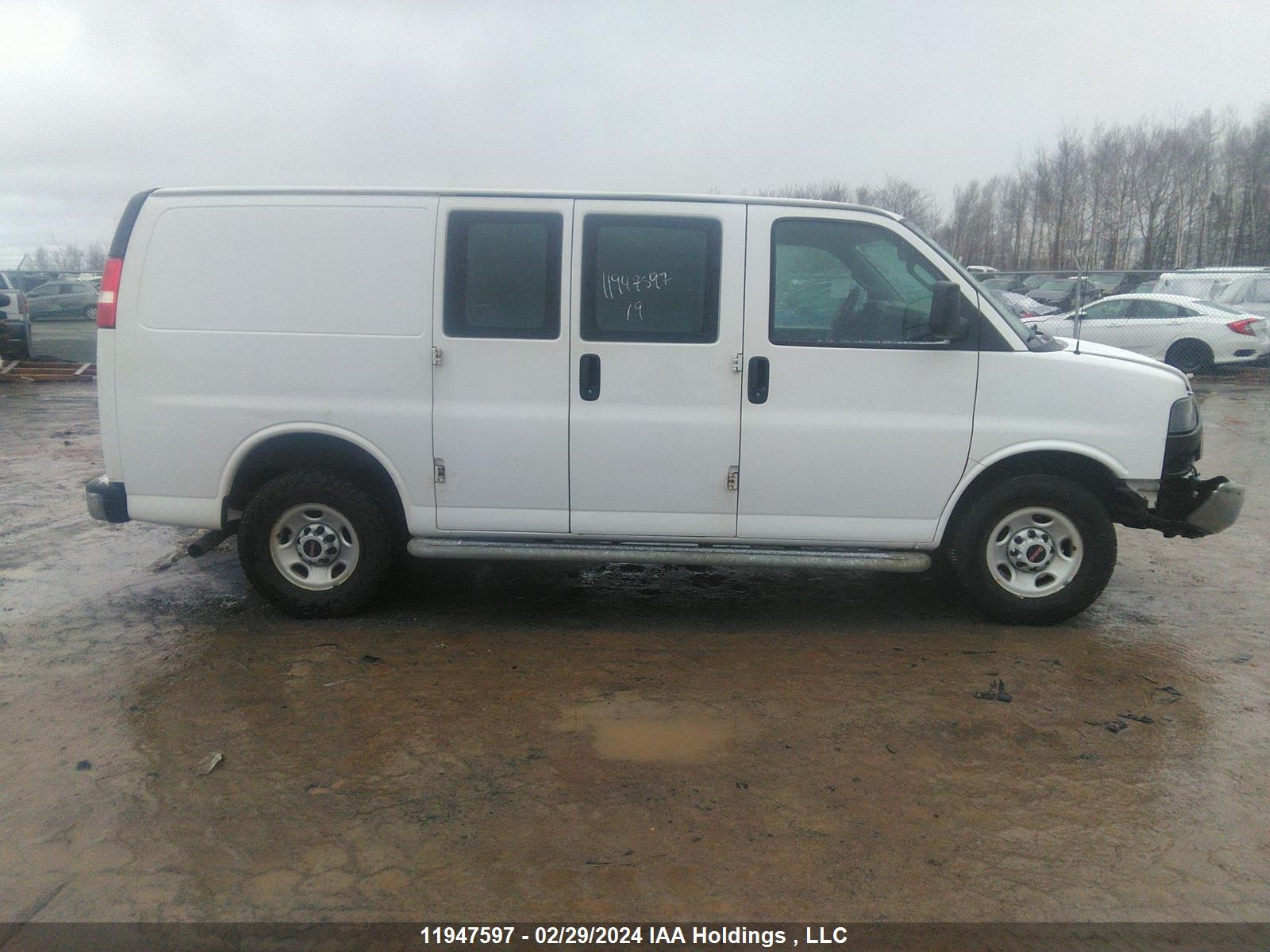 Photo 13 VIN: 1GTW7AFG2K1294367 - GMC SAVANA 