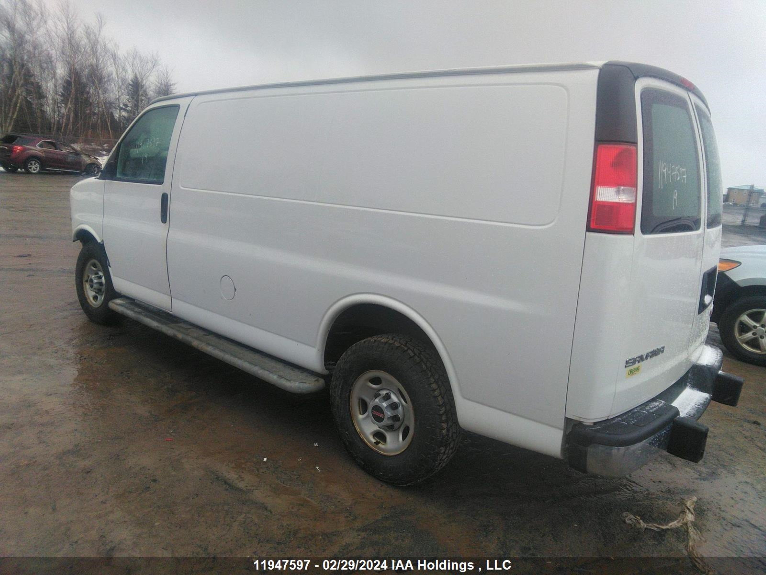 Photo 2 VIN: 1GTW7AFG2K1294367 - GMC SAVANA 