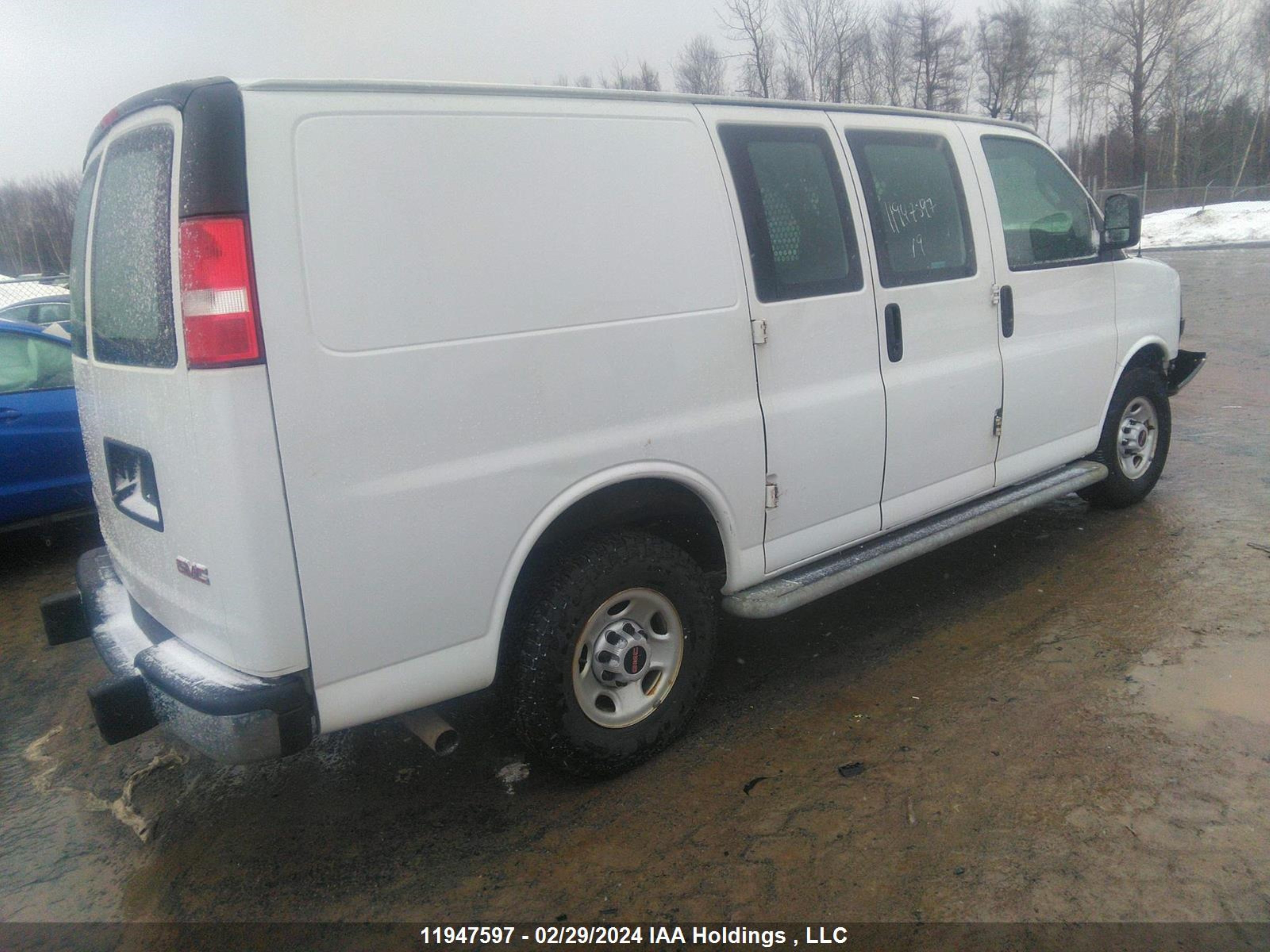 Photo 3 VIN: 1GTW7AFG2K1294367 - GMC SAVANA 