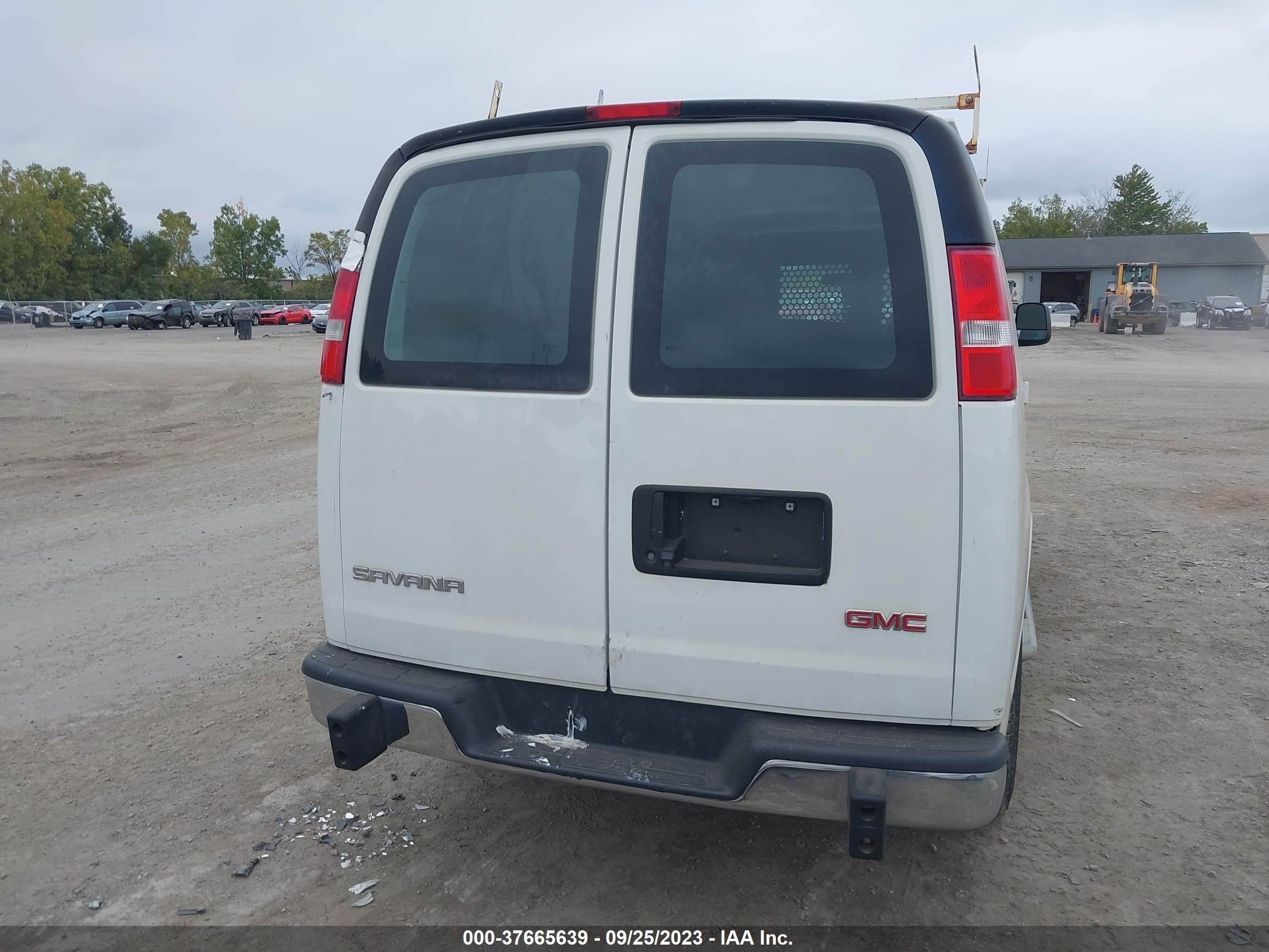 Photo 16 VIN: 1GTW7AFG4J1907751 - GMC SAVANA 