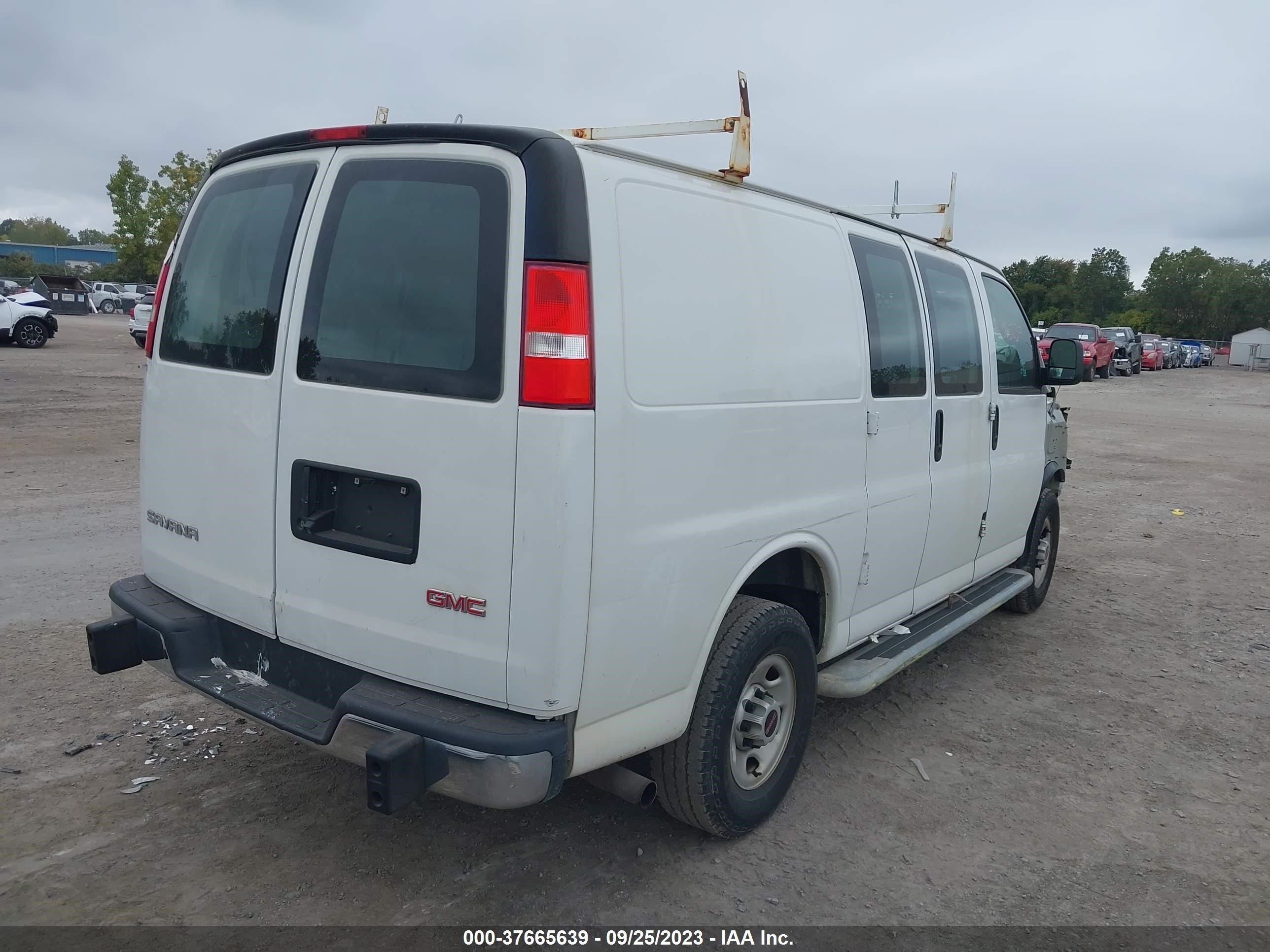 Photo 3 VIN: 1GTW7AFG4J1907751 - GMC SAVANA 