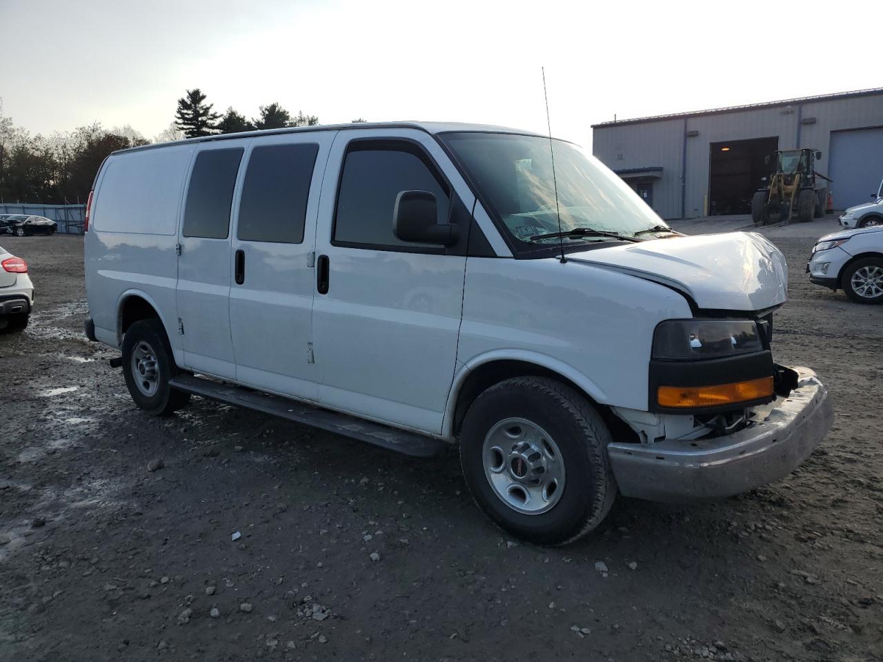 Photo 3 VIN: 1GTW7AFG7J1902351 - GMC SAVANA 