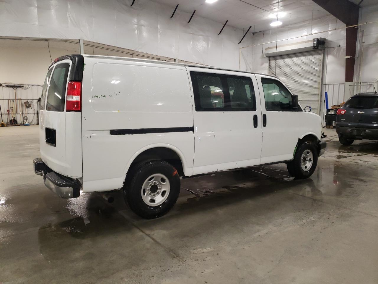 Photo 2 VIN: 1GTW7AFG7L1182116 - GMC SAVANA 