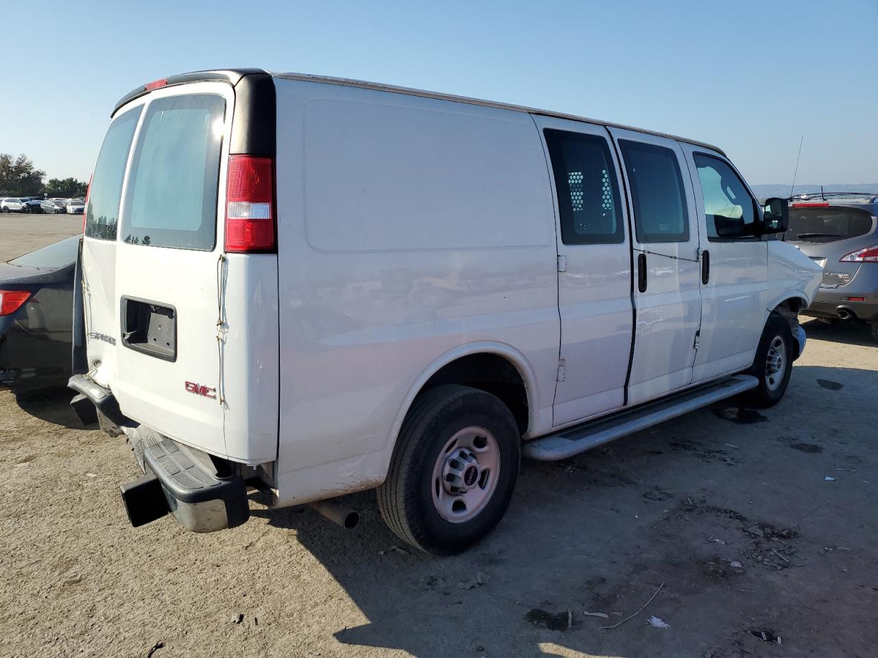 Photo 2 VIN: 1GTW7AFG7L1224249 - GMC SAVANA 