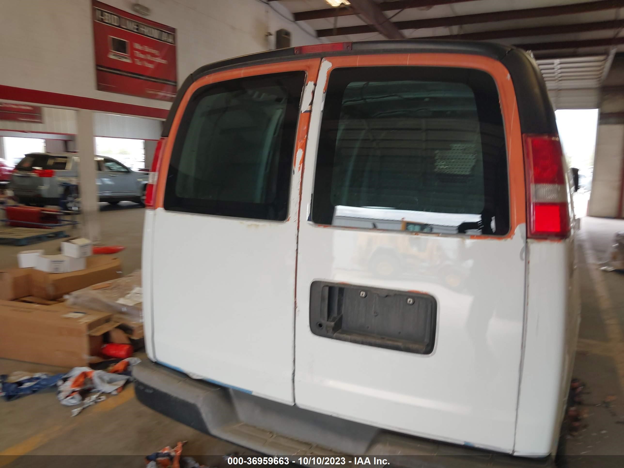 Photo 15 VIN: 1GTW7AFP1K1230823 - GMC SAVANA 