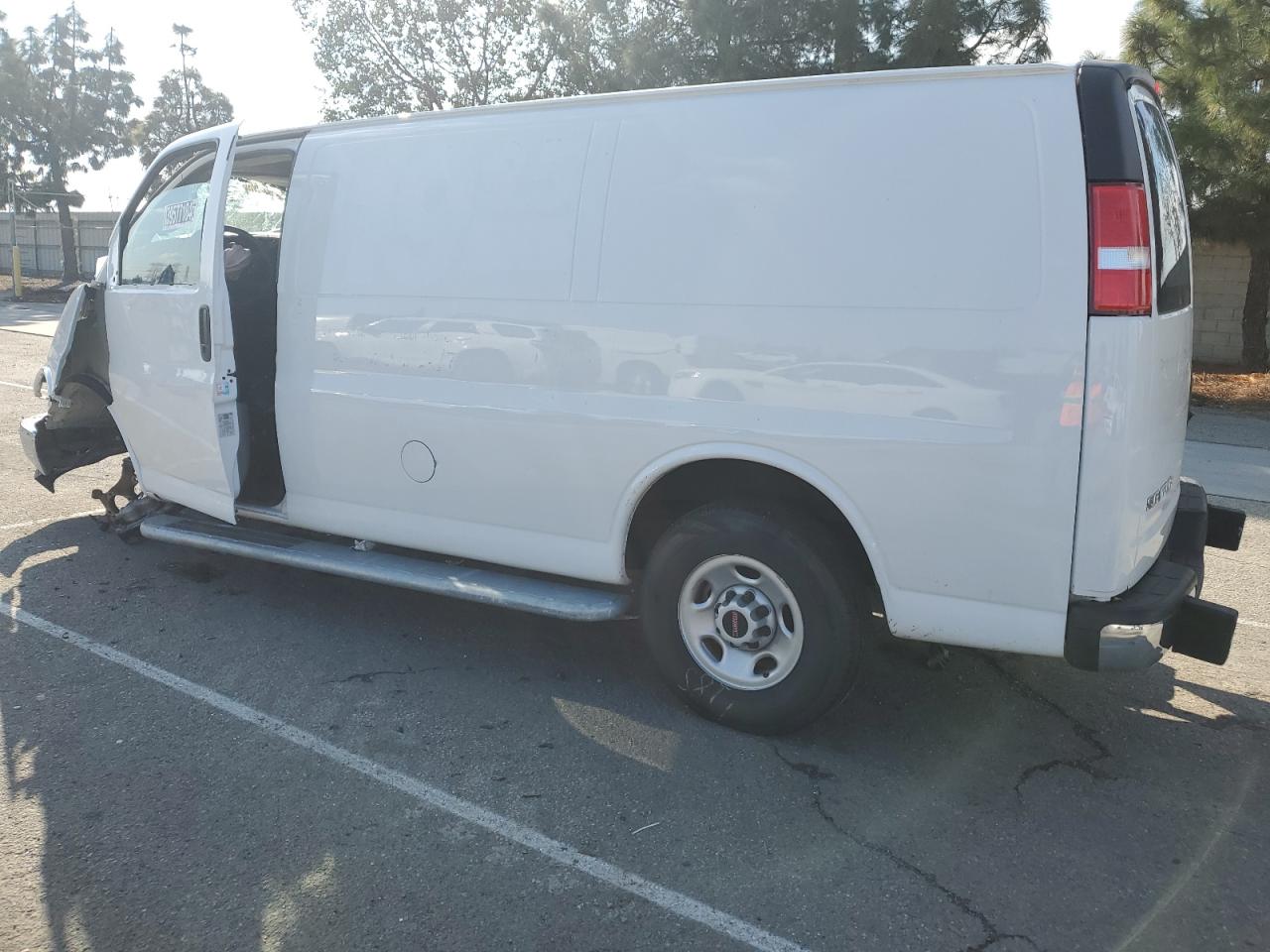 Photo 1 VIN: 1GTW7AFP2N1256254 - GMC SAVANA 