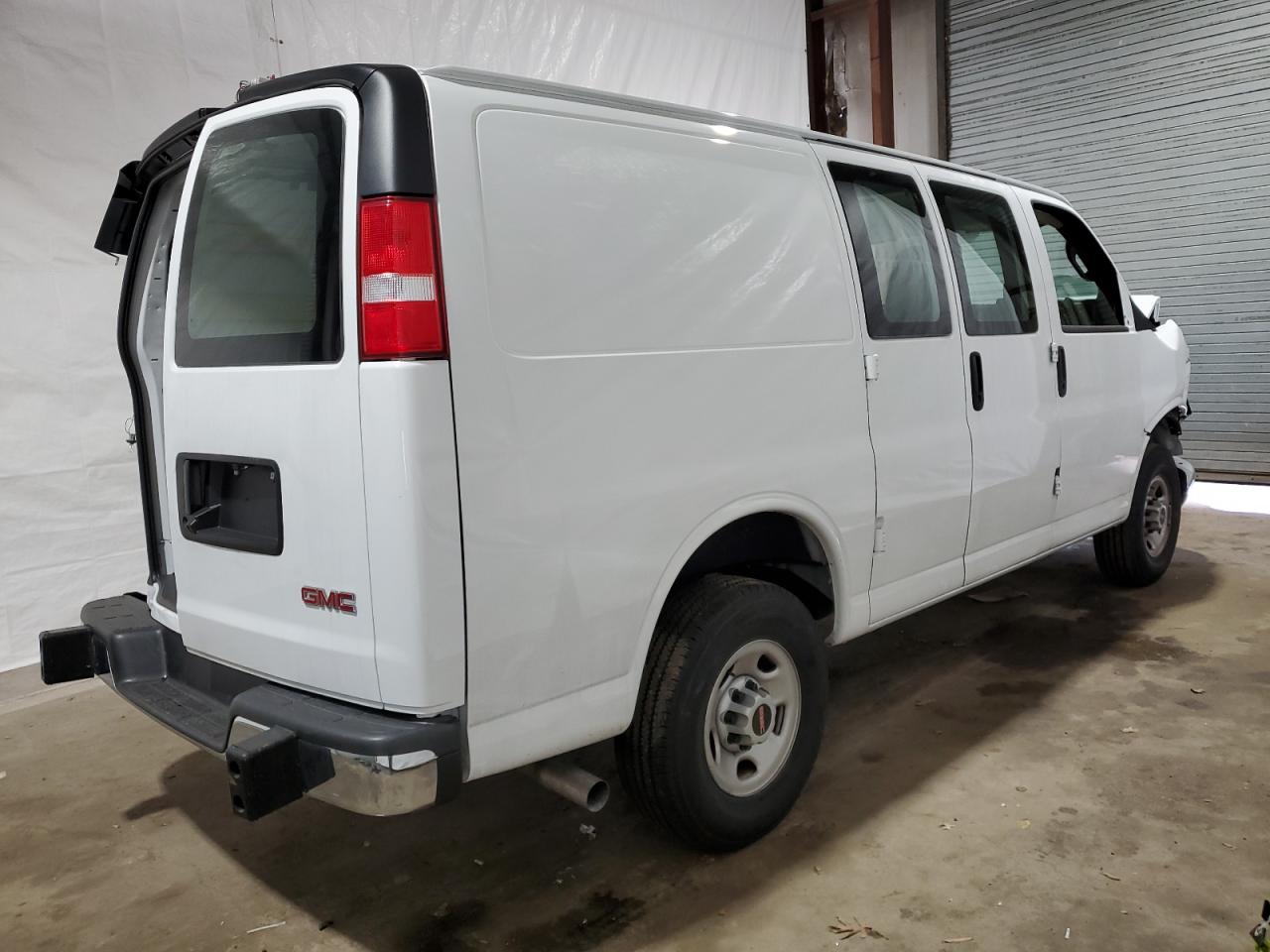 Photo 2 VIN: 1GTW7AFP2P1233477 - GMC SAVANA 