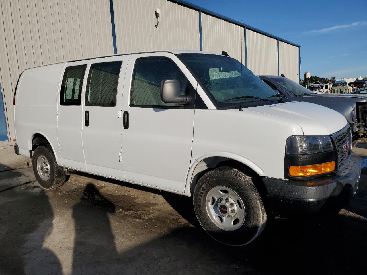 Photo 3 VIN: 1GTW7AFP8M1199055 - GMC SAVANA 