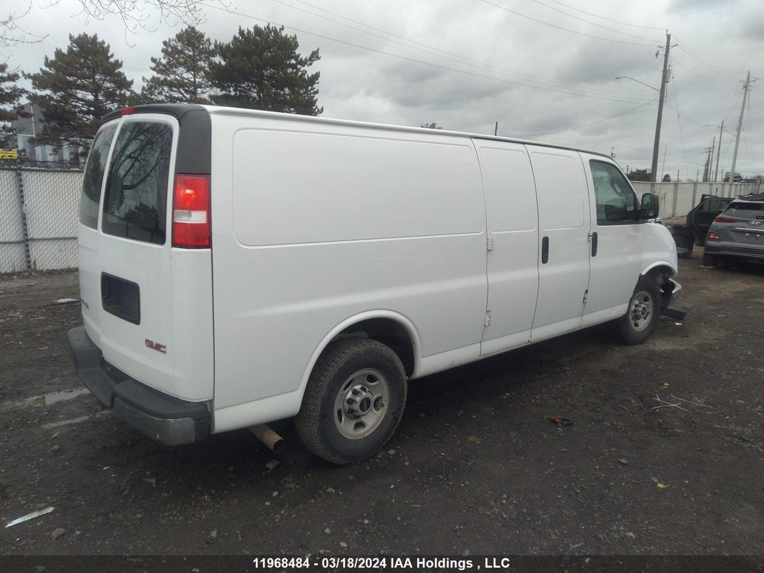 Photo 3 VIN: 1GTW7BFF6H1108819 - GMC SAVANA 