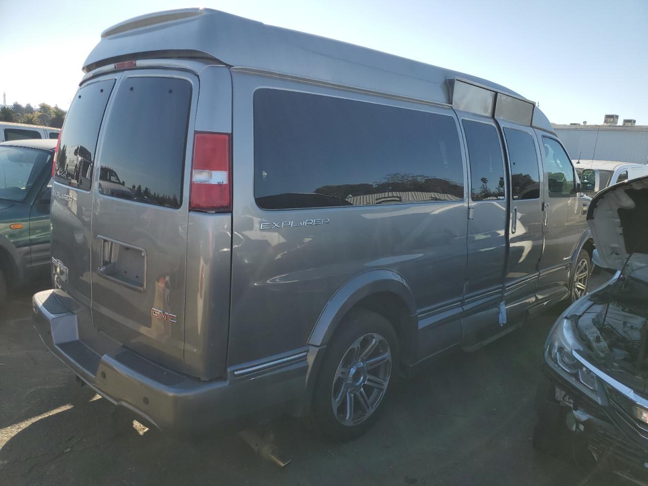 Photo 2 VIN: 1GTW7BFG9J1246630 - GMC SAVANA 