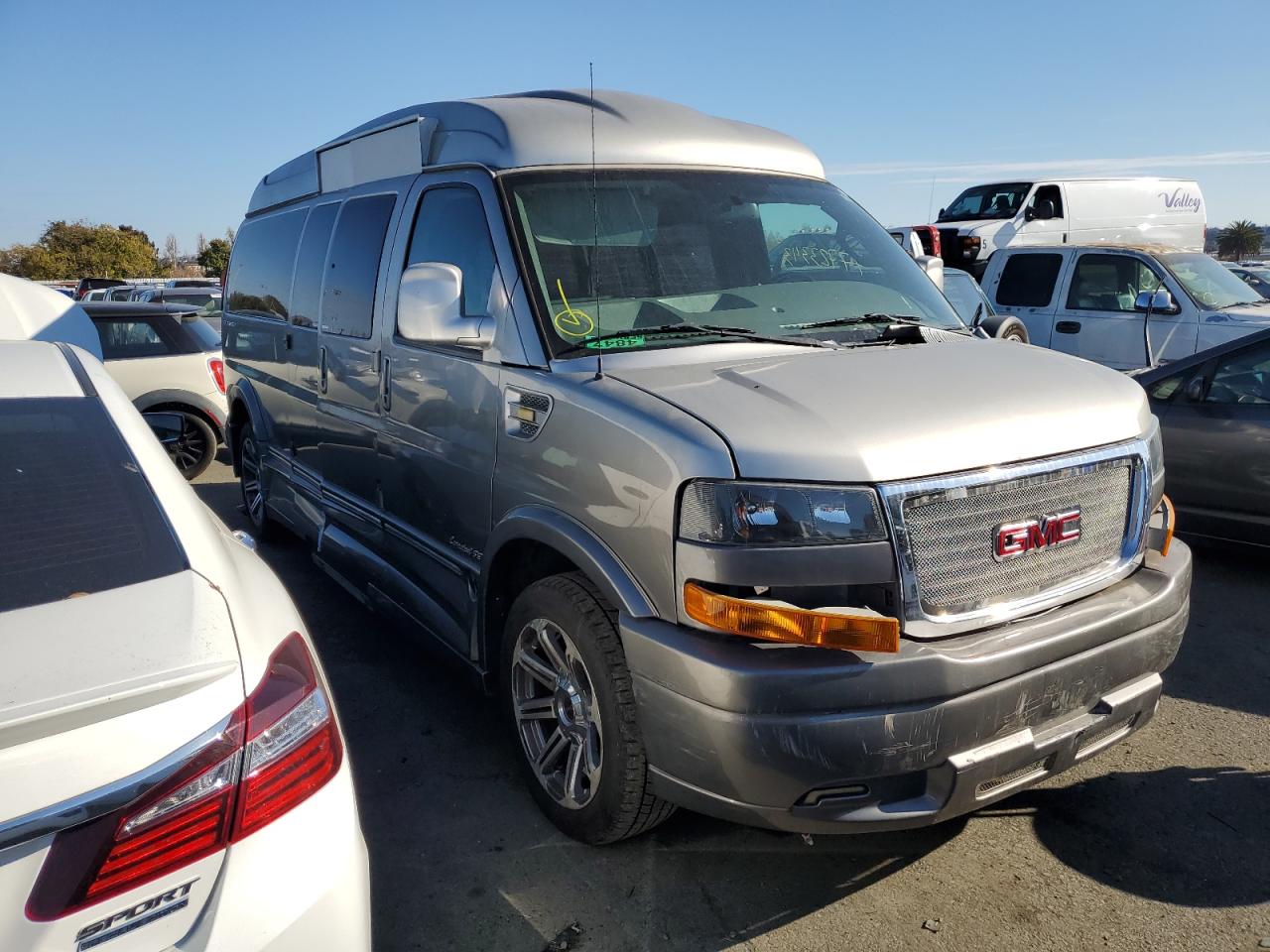 Photo 3 VIN: 1GTW7BFG9J1246630 - GMC SAVANA 