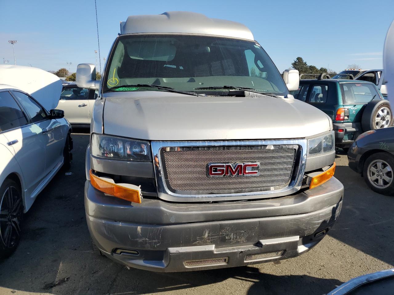 Photo 4 VIN: 1GTW7BFG9J1246630 - GMC SAVANA 