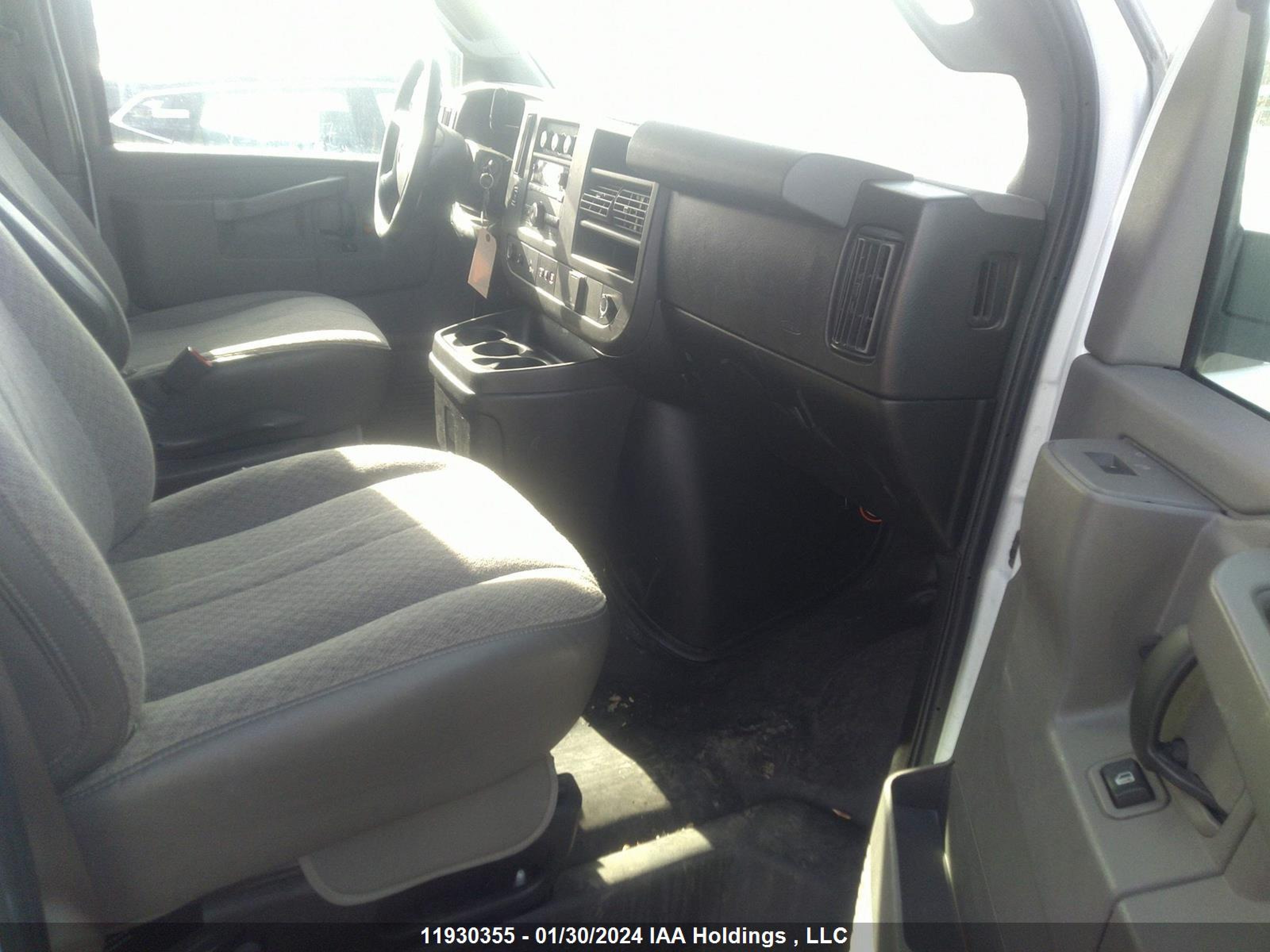 Photo 4 VIN: 1GTW7BFP0M1146100 - GMC SAVANA 