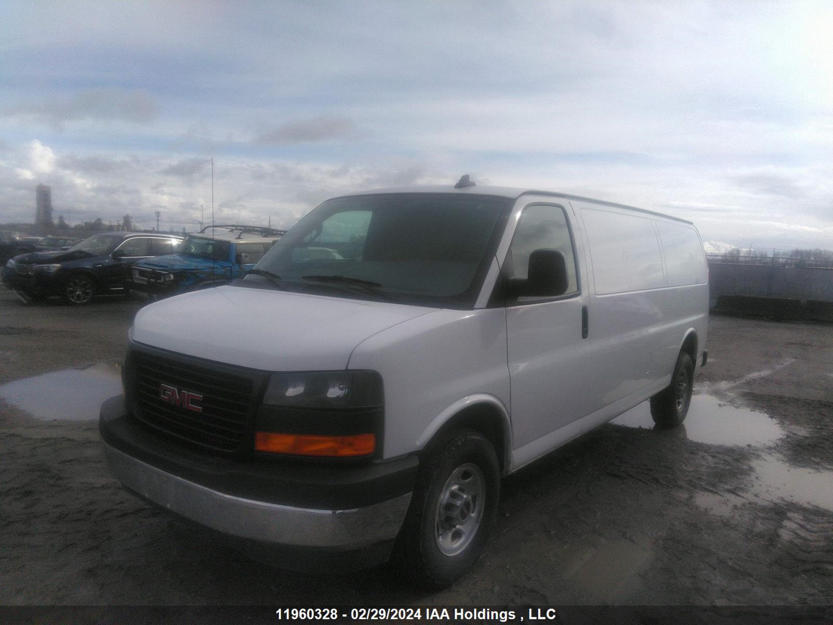 Photo 1 VIN: 1GTW7BFP0M1147697 - GMC SAVANA 