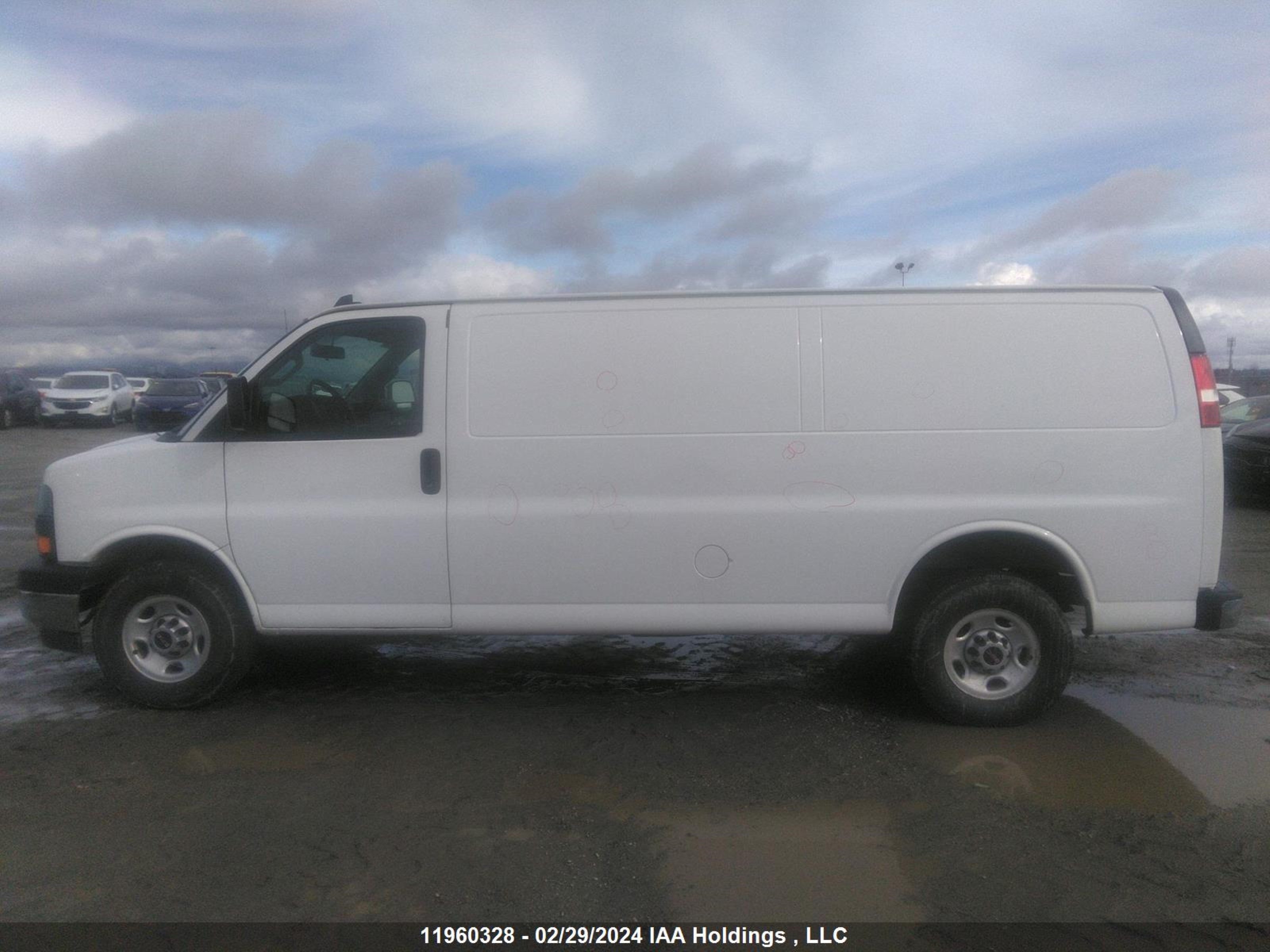 Photo 13 VIN: 1GTW7BFP0M1147697 - GMC SAVANA 