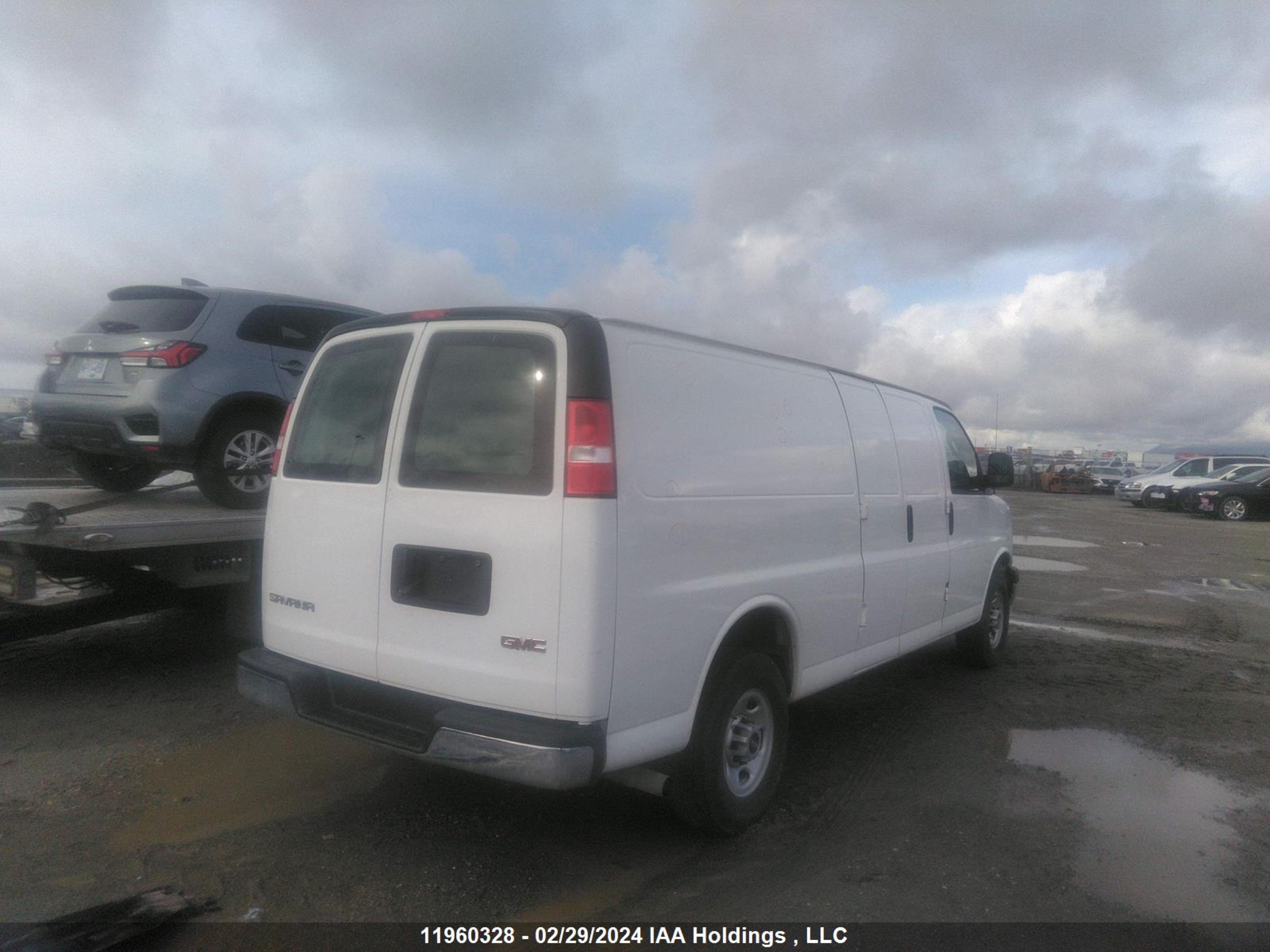 Photo 3 VIN: 1GTW7BFP0M1147697 - GMC SAVANA 