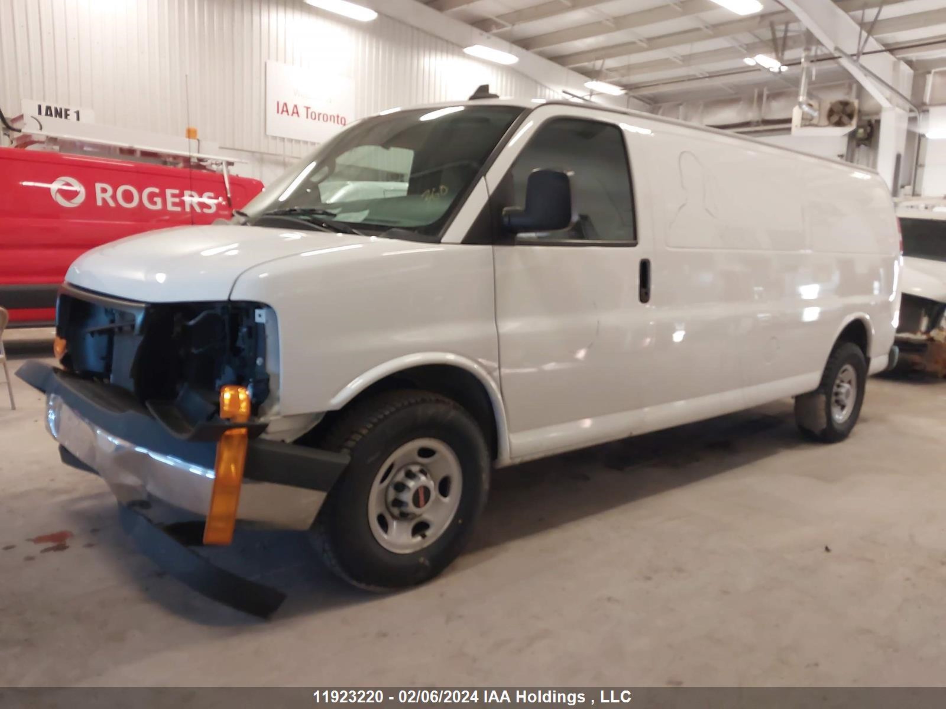 Photo 1 VIN: 1GTW7BFP3L1163942 - GMC SAVANA 