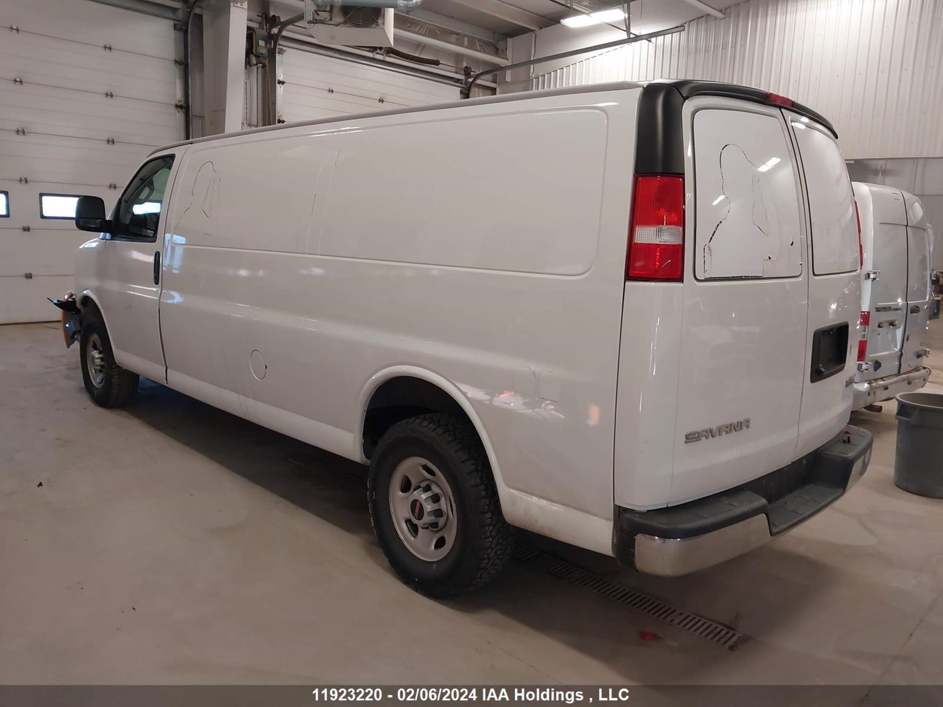 Photo 2 VIN: 1GTW7BFP3L1163942 - GMC SAVANA 