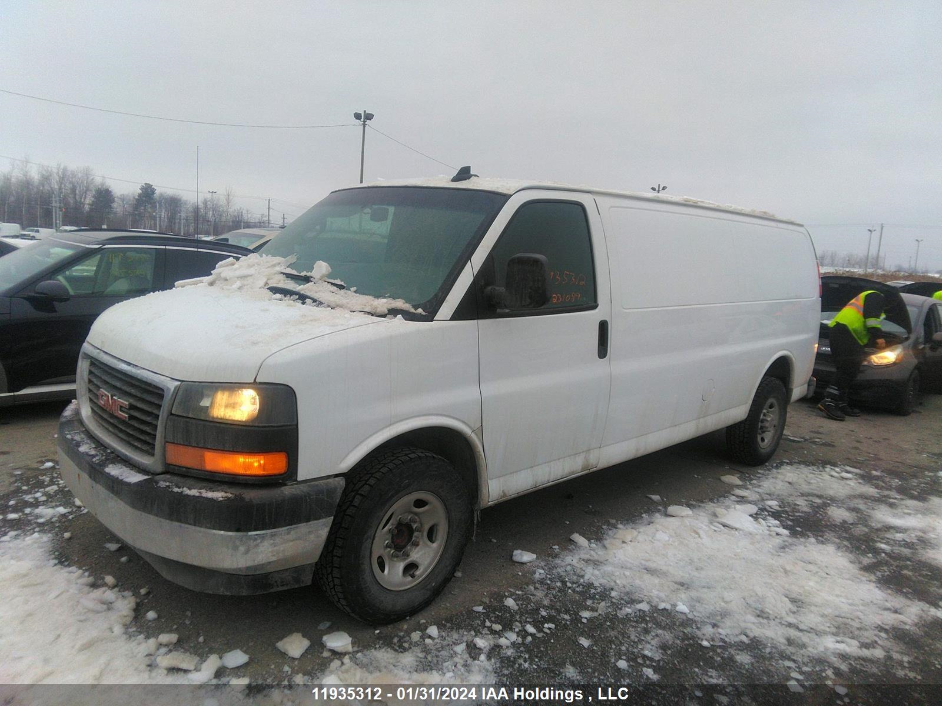 Photo 1 VIN: 1GTW7BFP5L1231089 - GMC SAVANA 