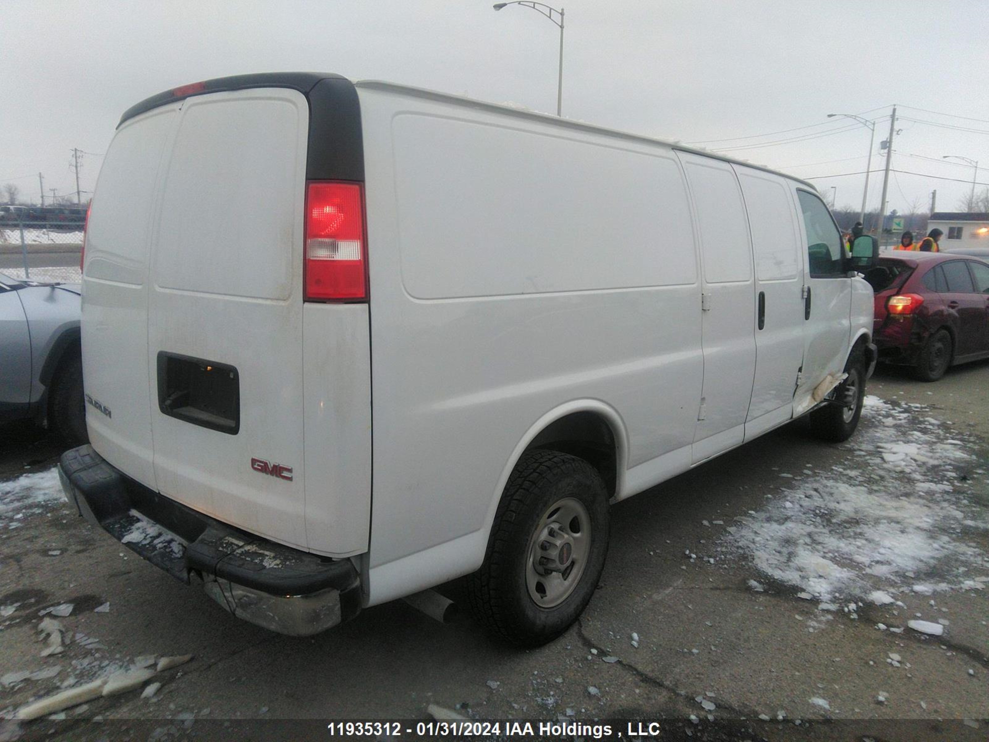 Photo 3 VIN: 1GTW7BFP5L1231089 - GMC SAVANA 