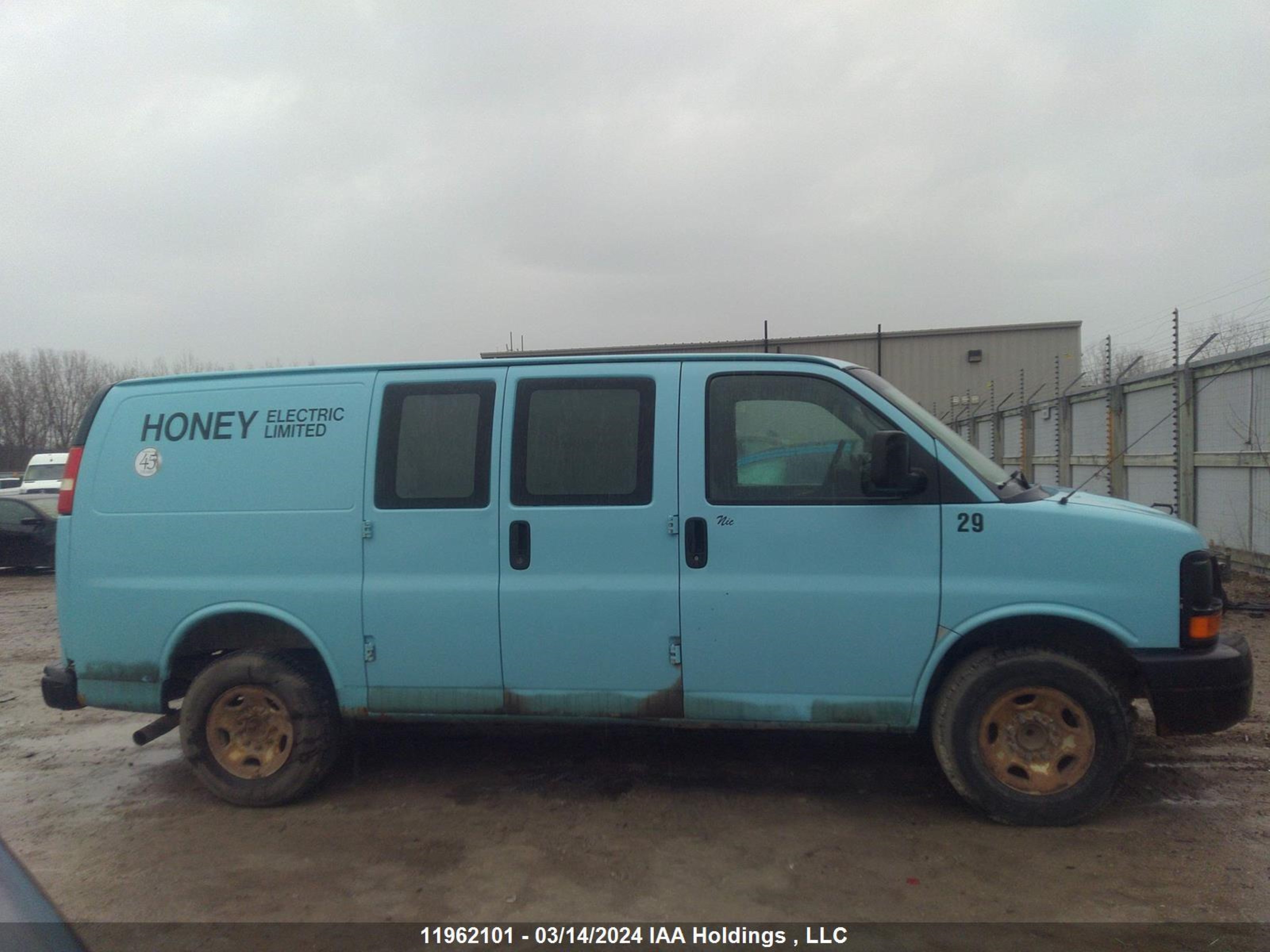 Photo 12 VIN: 1GTW7FBA2C1107919 - GMC SAVANA 