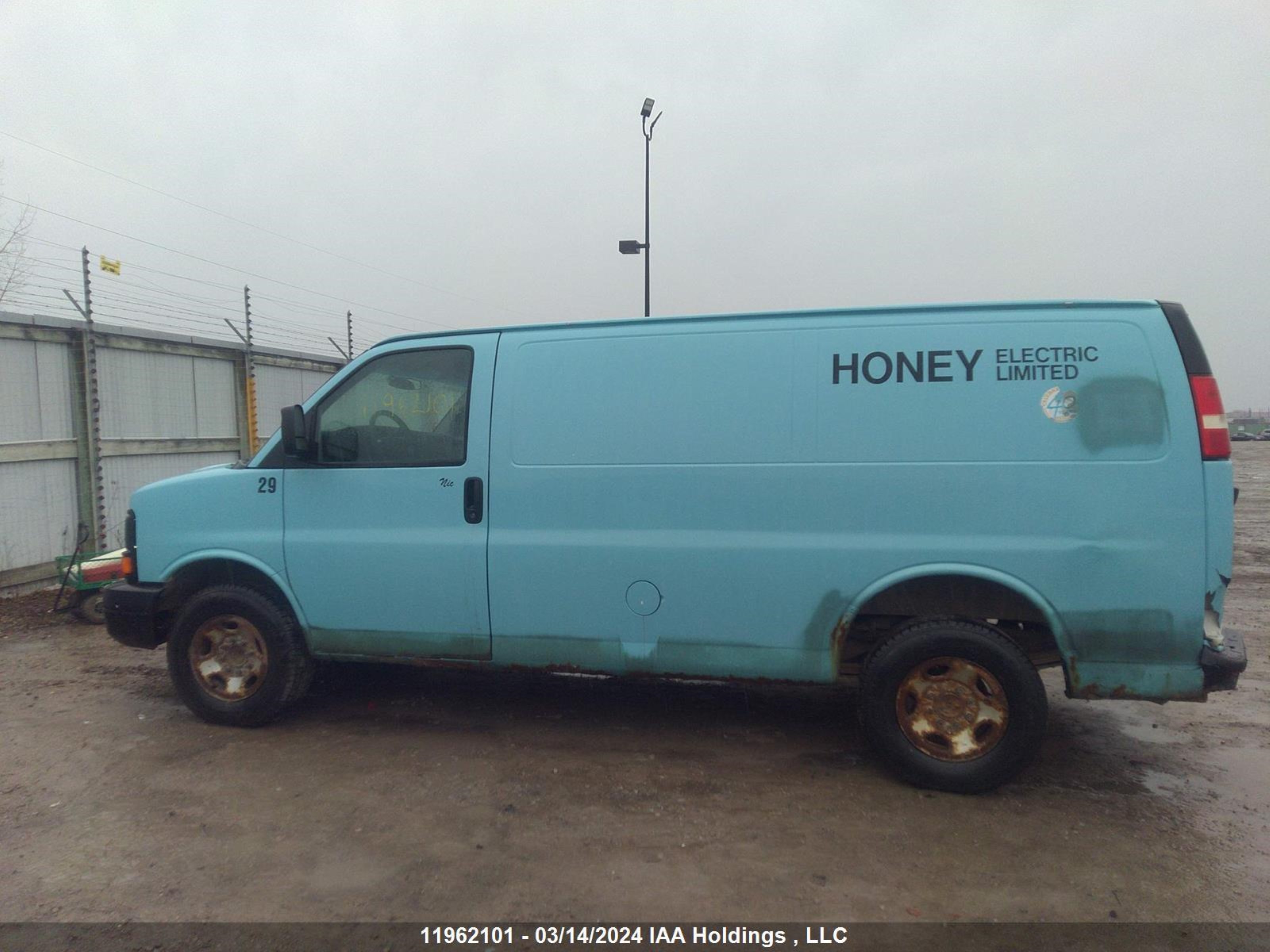 Photo 13 VIN: 1GTW7FBA2C1107919 - GMC SAVANA 