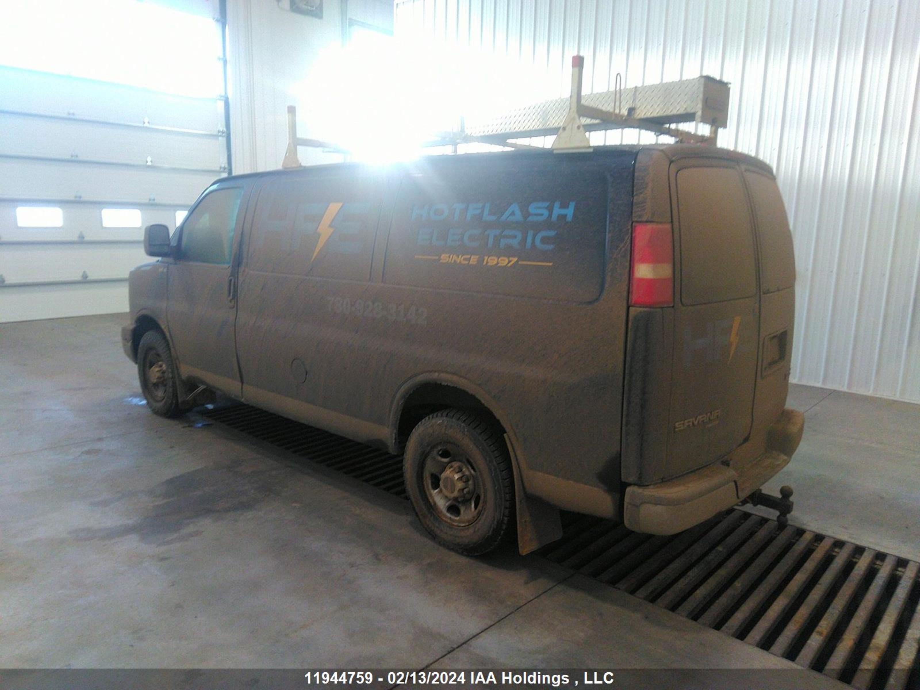 Photo 2 VIN: 1GTW7FCA5D1177771 - GMC SAVANA 