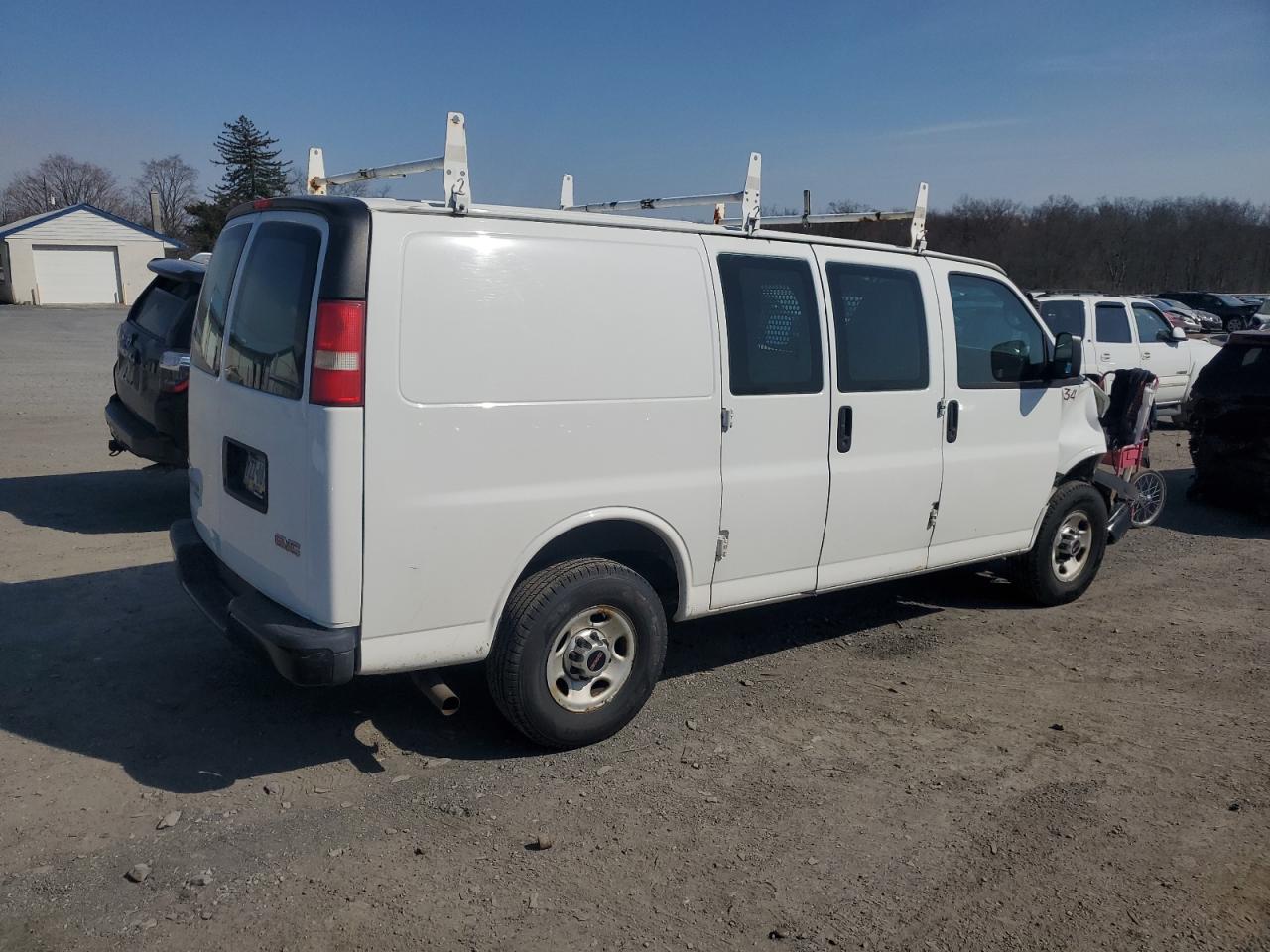 Photo 2 VIN: 1GTW7FCA7B1143764 - GMC SAVANA 