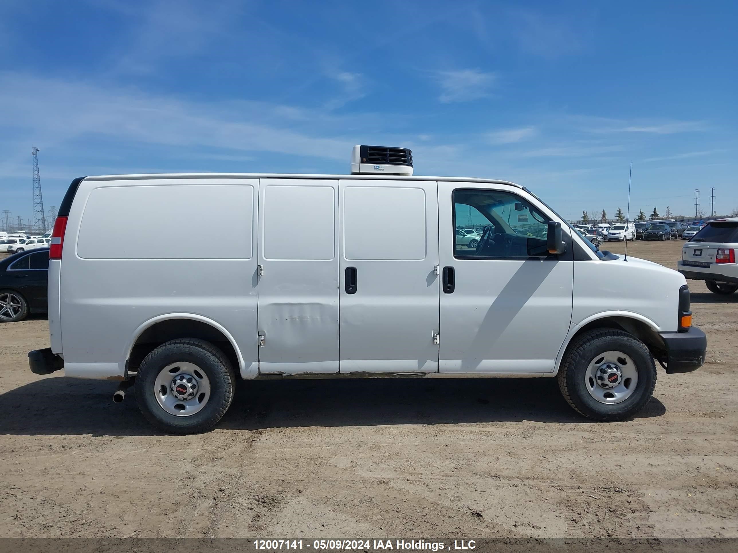 Photo 12 VIN: 1GTW7FCF2F1285795 - GMC SAVANA 