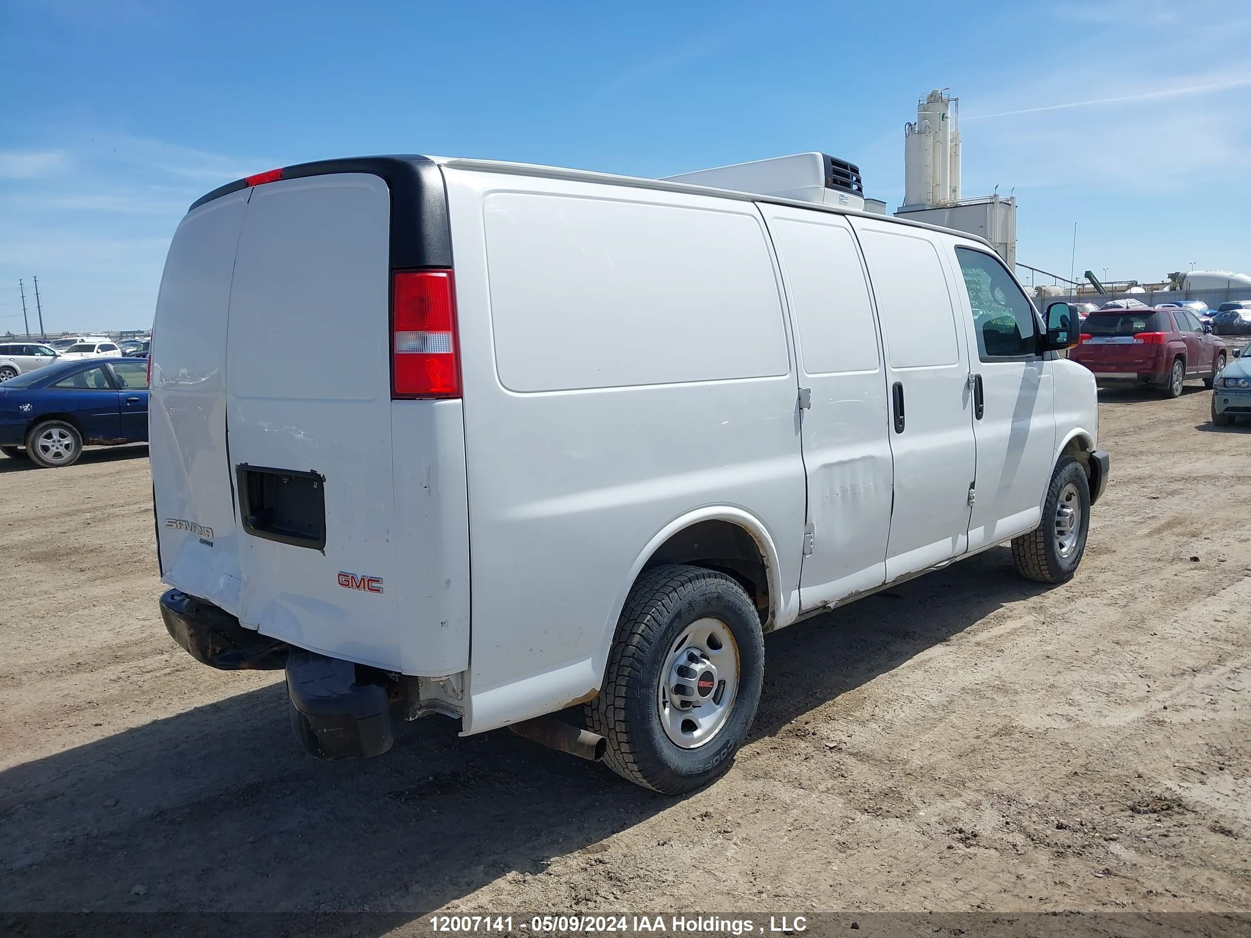 Photo 3 VIN: 1GTW7FCF2F1285795 - GMC SAVANA 