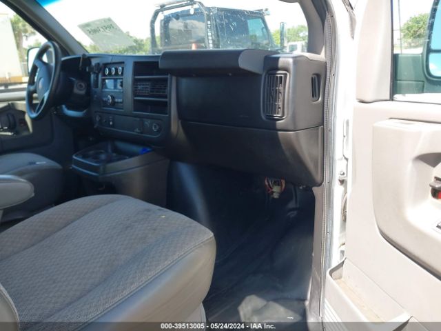 Photo 4 VIN: 1GTW7FCF2F1903312 - GMC SAVANA 2500 