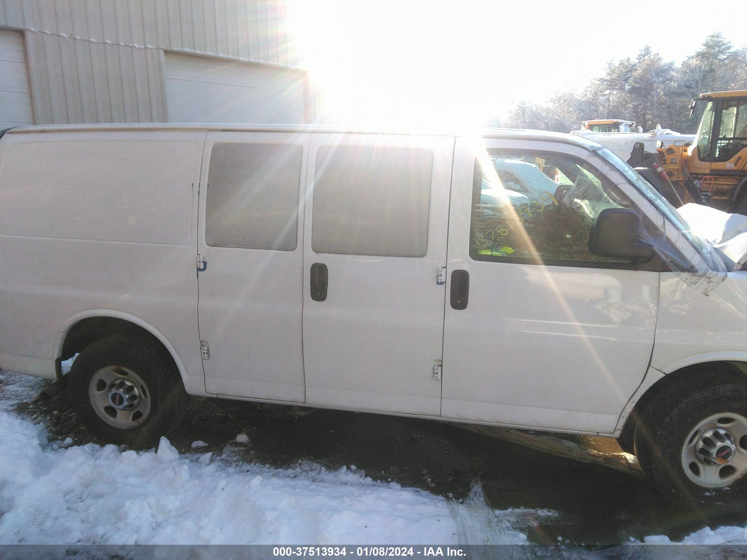 Photo 12 VIN: 1GTW7FCF9F1907700 - GMC SAVANA 