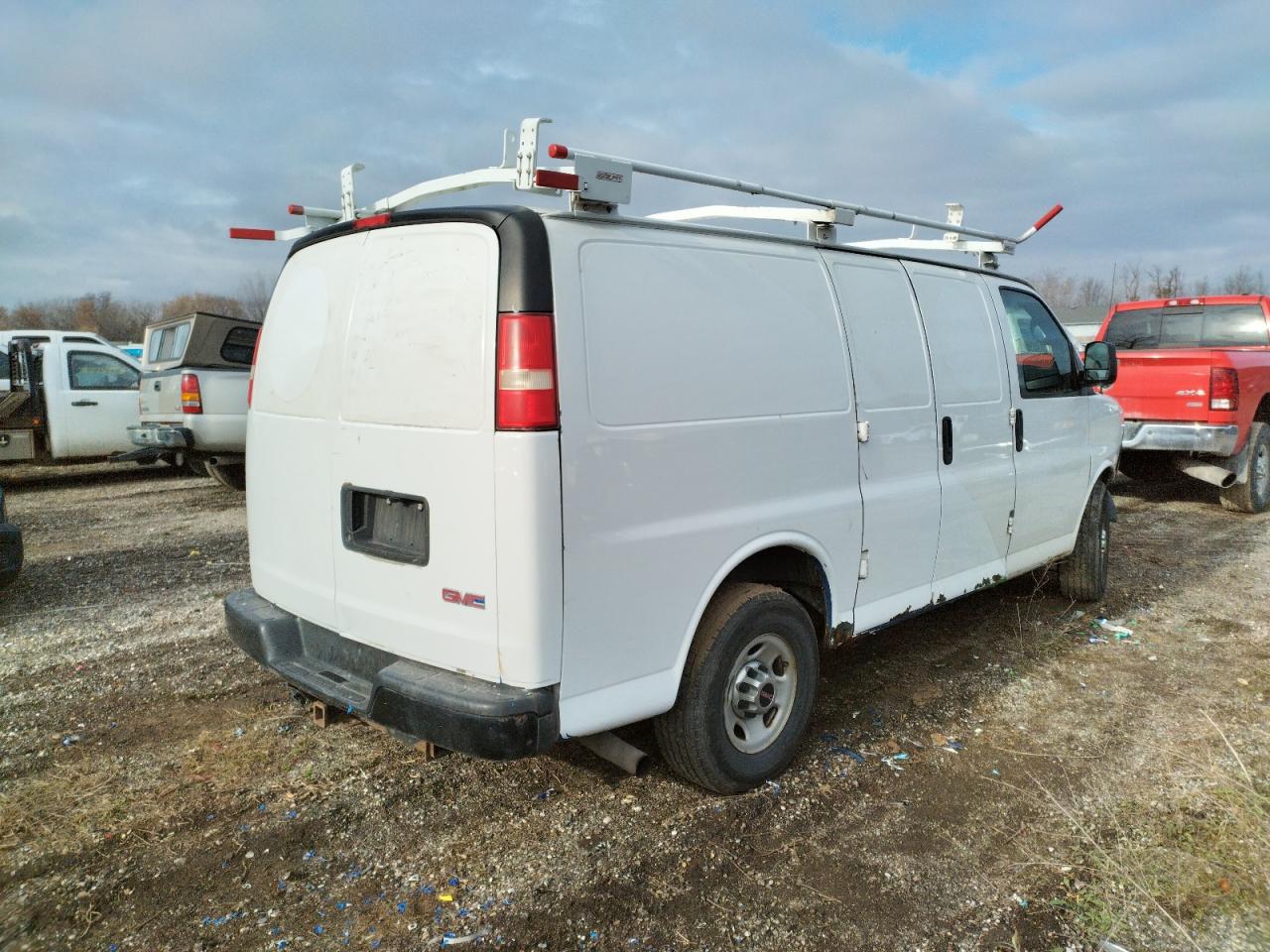 Photo 2 VIN: 1GTW7FCG6C1162280 - GMC SAVANA 