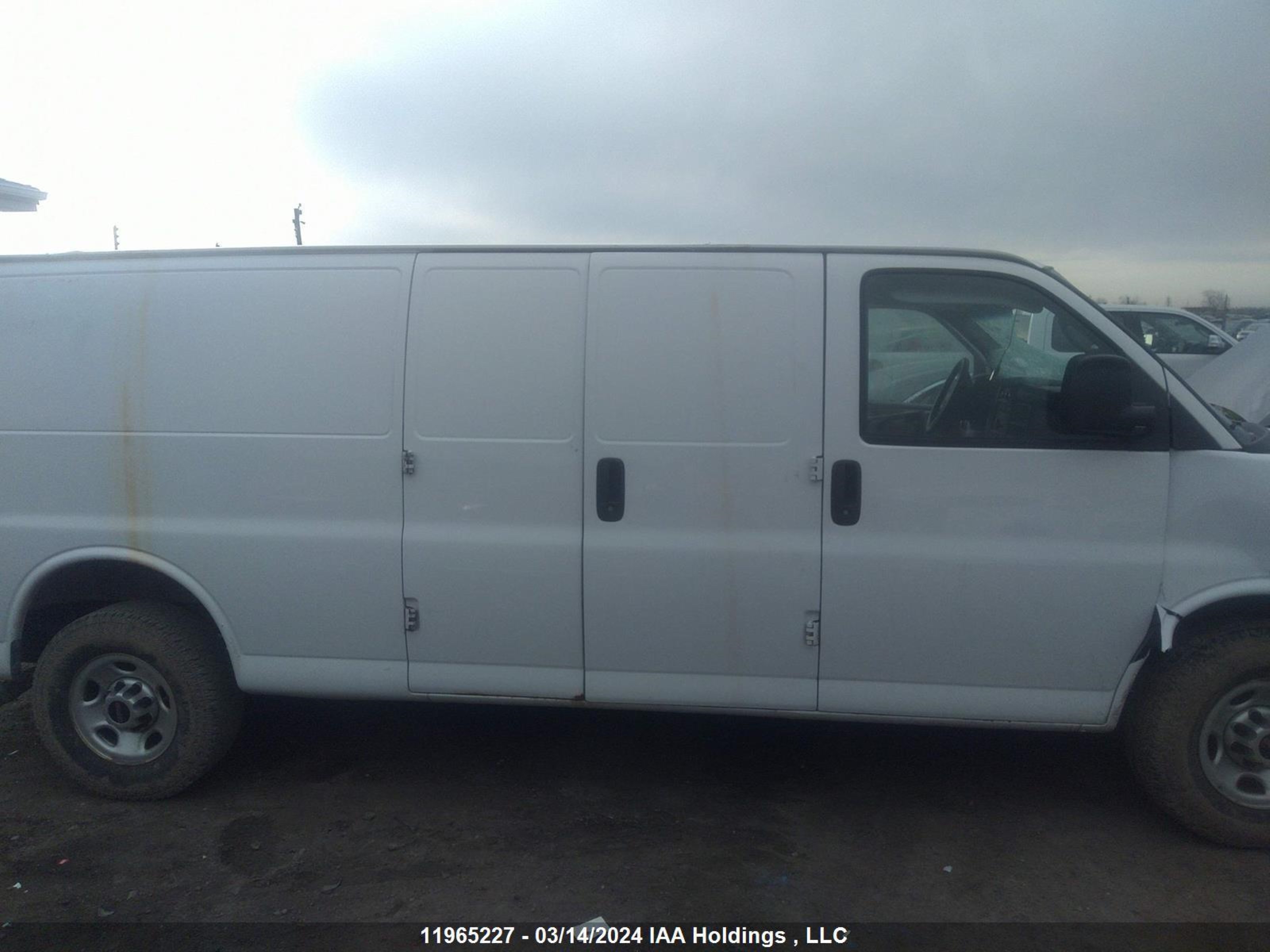 Photo 11 VIN: 1GTW7GCF1F1253460 - GMC SAVANA 