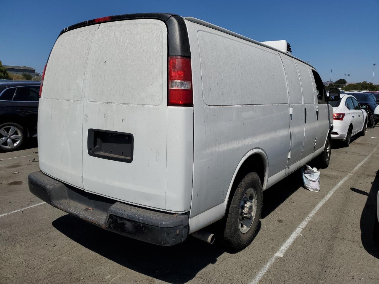 Photo 2 VIN: 1GTZ7HFF7H1112765 - GMC SAVANA 