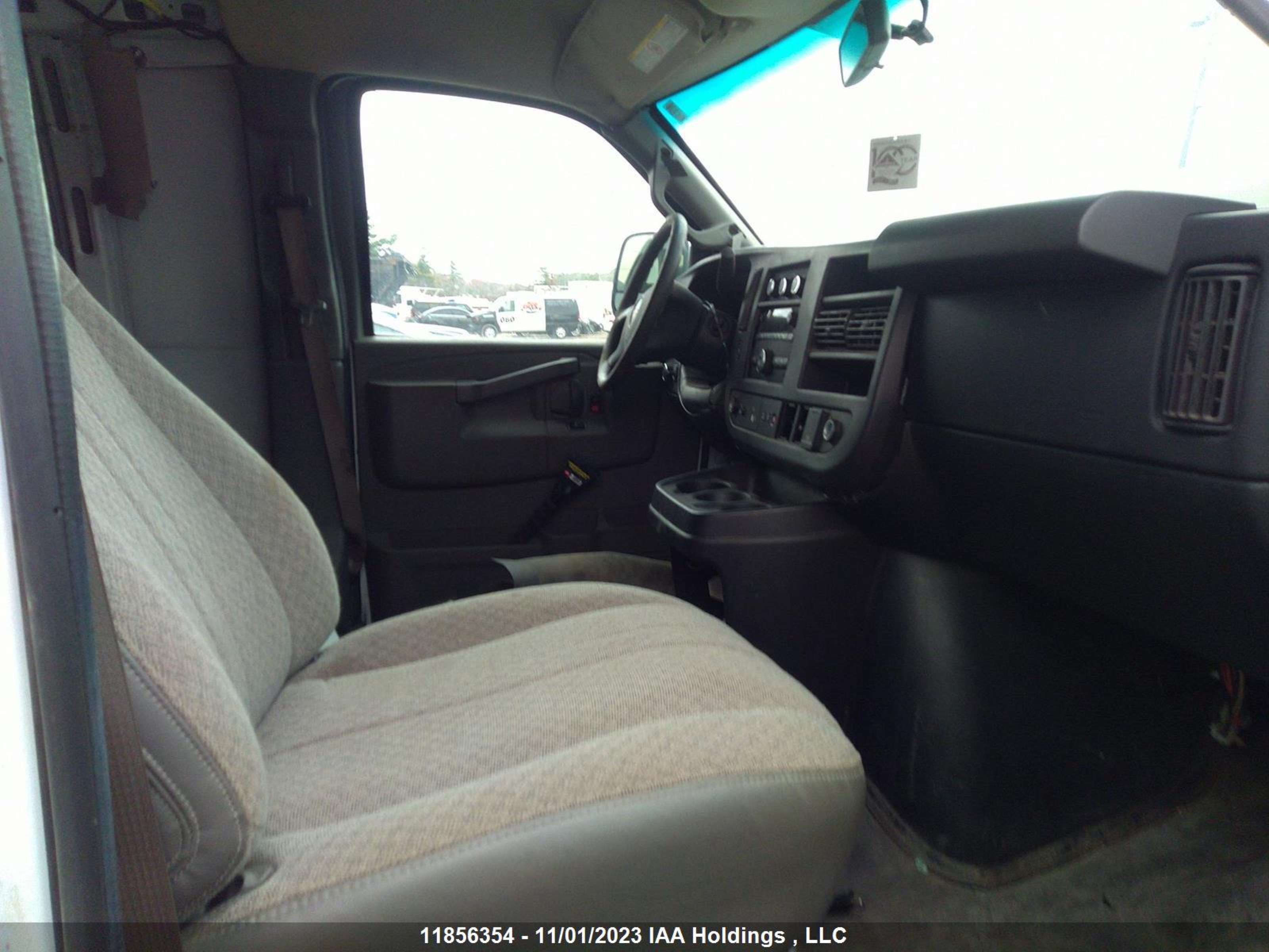 Photo 4 VIN: 1GTZ7HFG7J1207583 - GMC SAVANA 