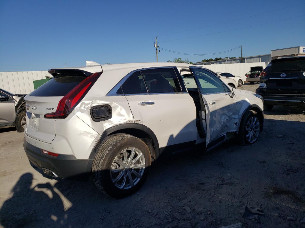 Photo 2 VIN: 1GYAZAR46LF074721 - CADILLAC XT4 