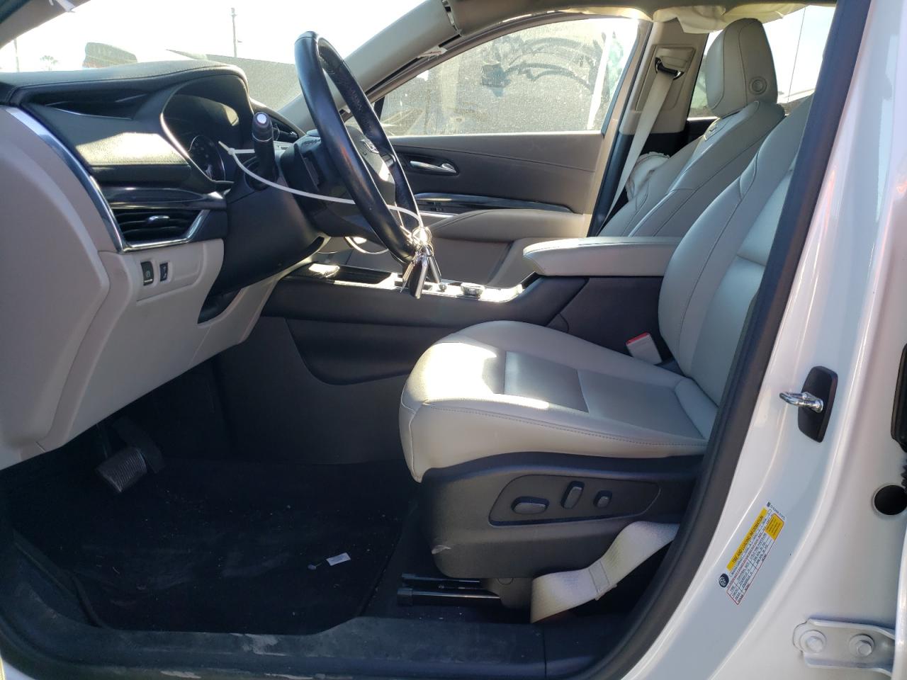 Photo 6 VIN: 1GYAZAR46LF074721 - CADILLAC XT4 