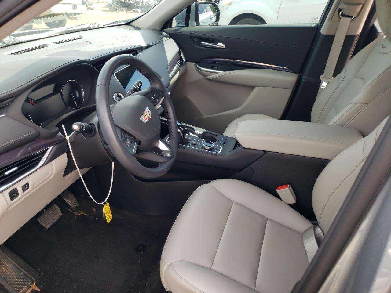 Photo 6 VIN: 1GYAZAR4XPF107841 - CADILLAC XT4 