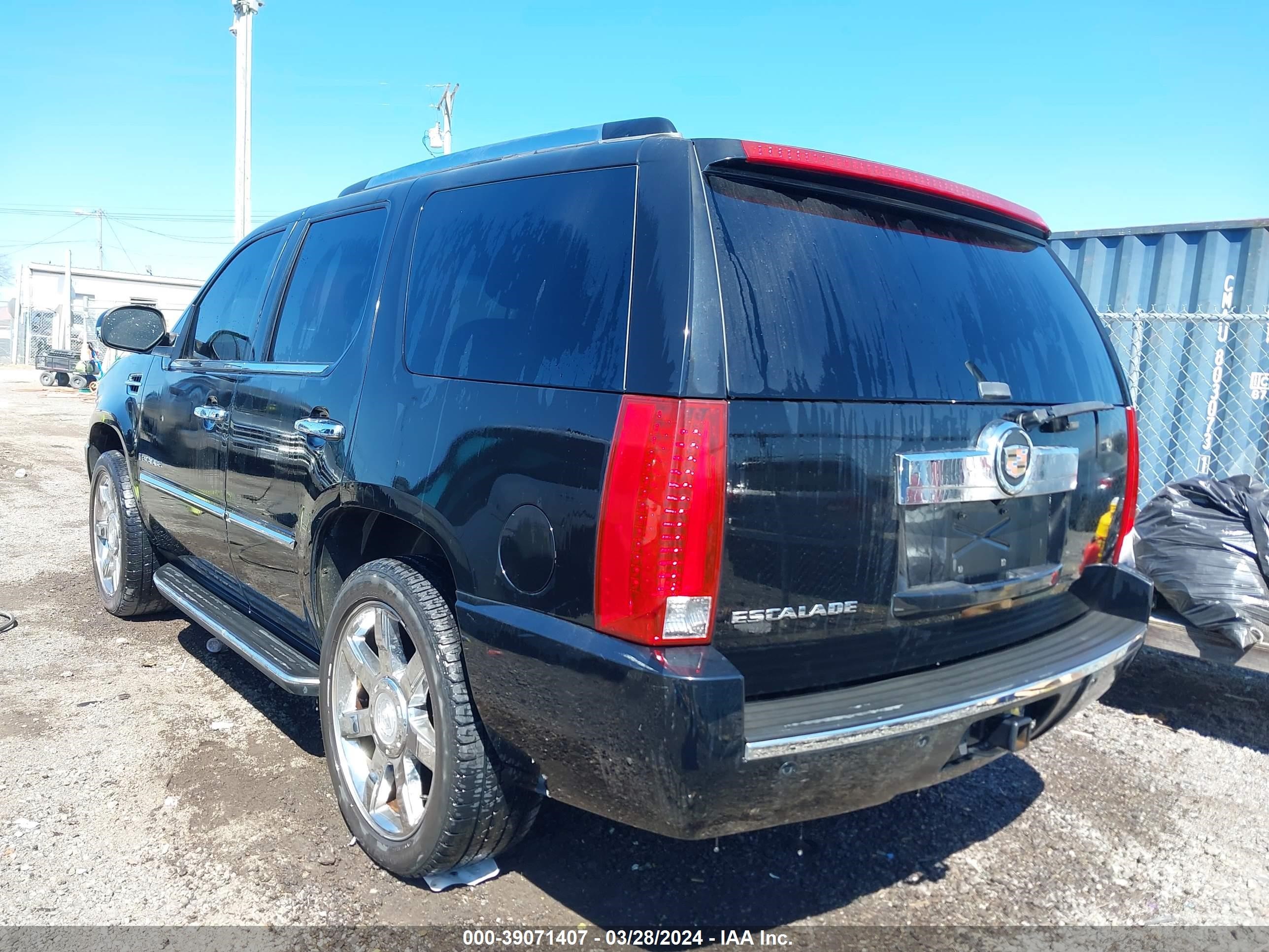 Photo 2 VIN: 1GYEC63817R323118 - CADILLAC ESCALADE 