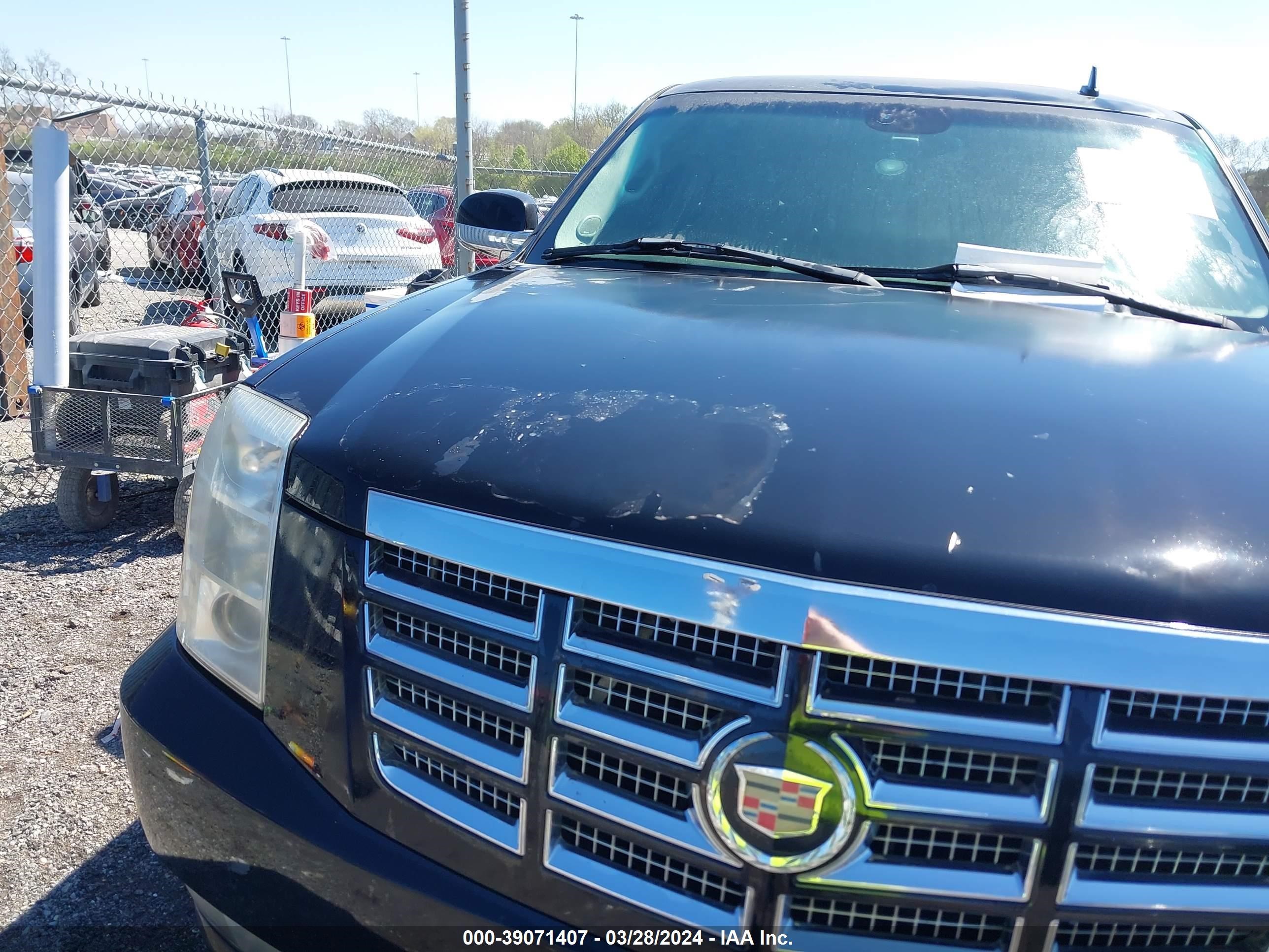 Photo 5 VIN: 1GYEC63817R323118 - CADILLAC ESCALADE 